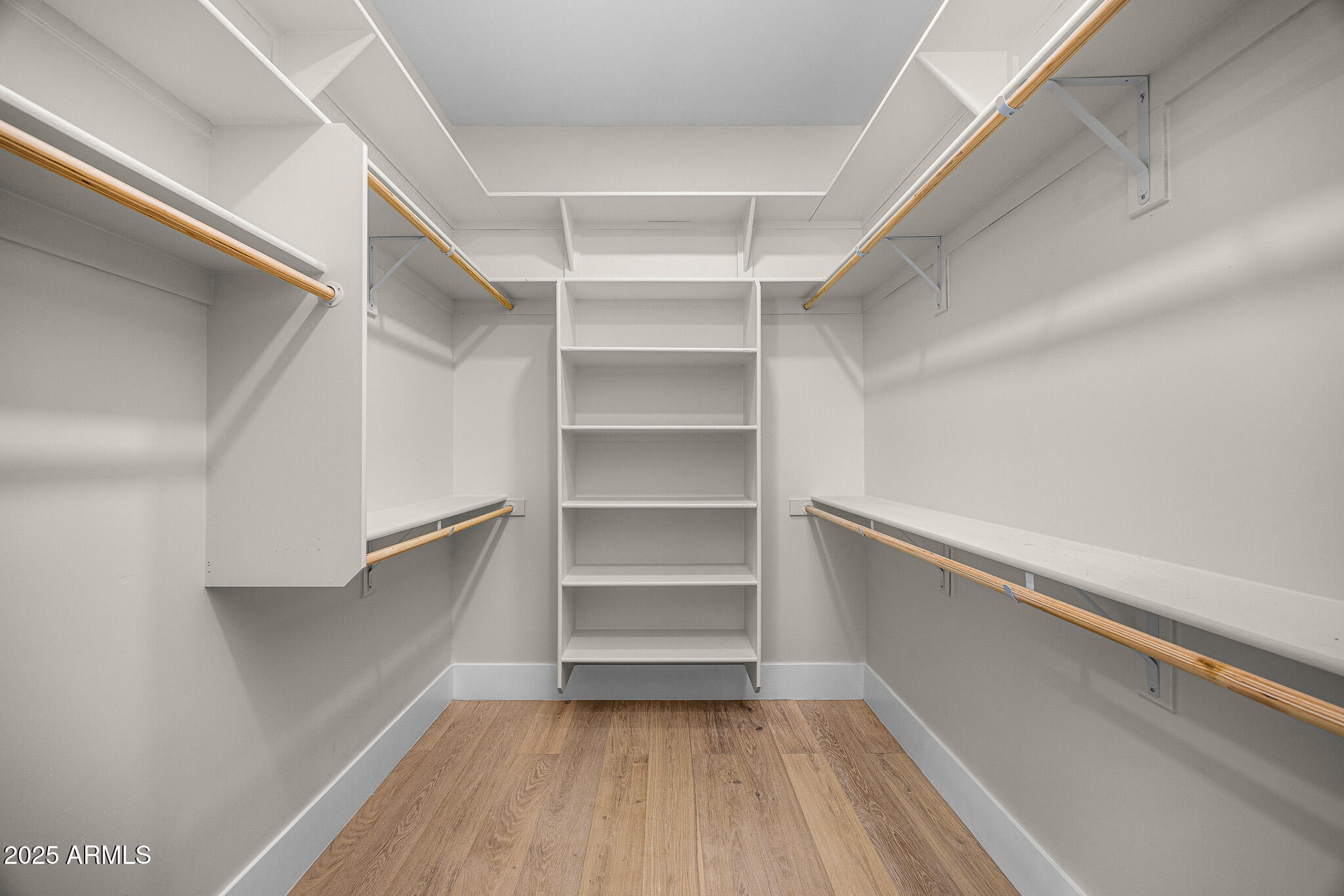 4124 E INDIANOLA Avenue