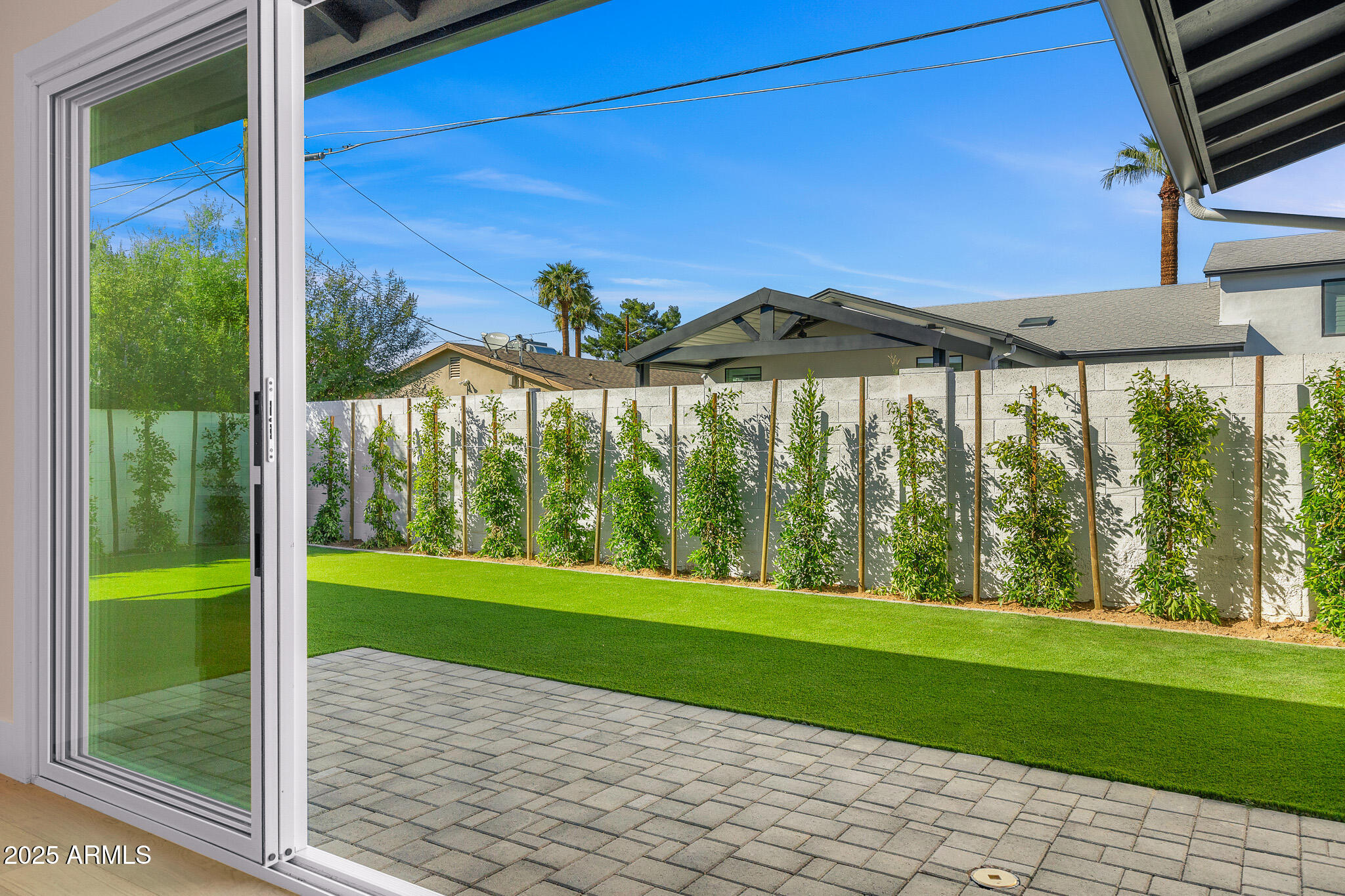 4124 E INDIANOLA Avenue