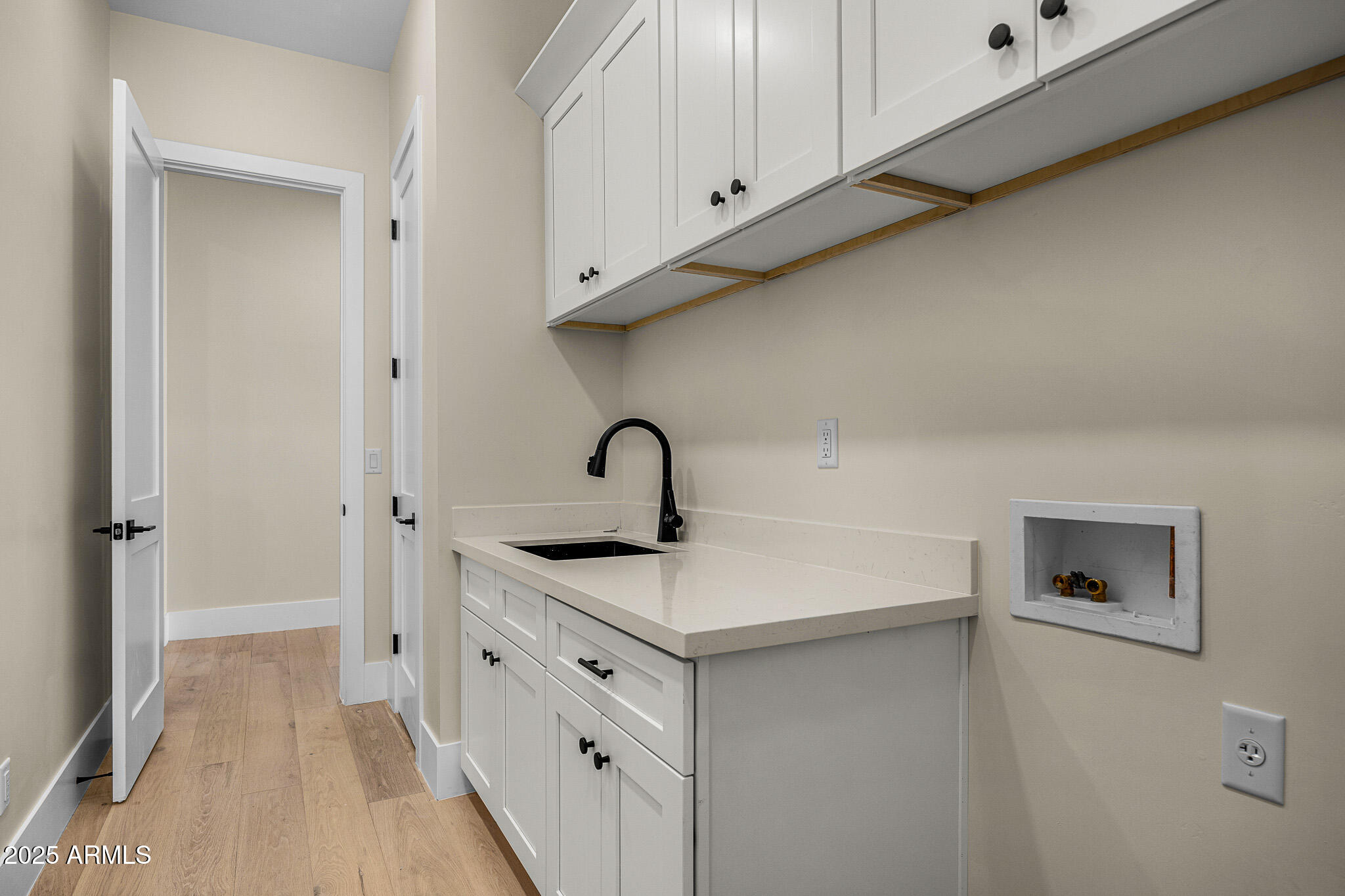 4124 E INDIANOLA Avenue