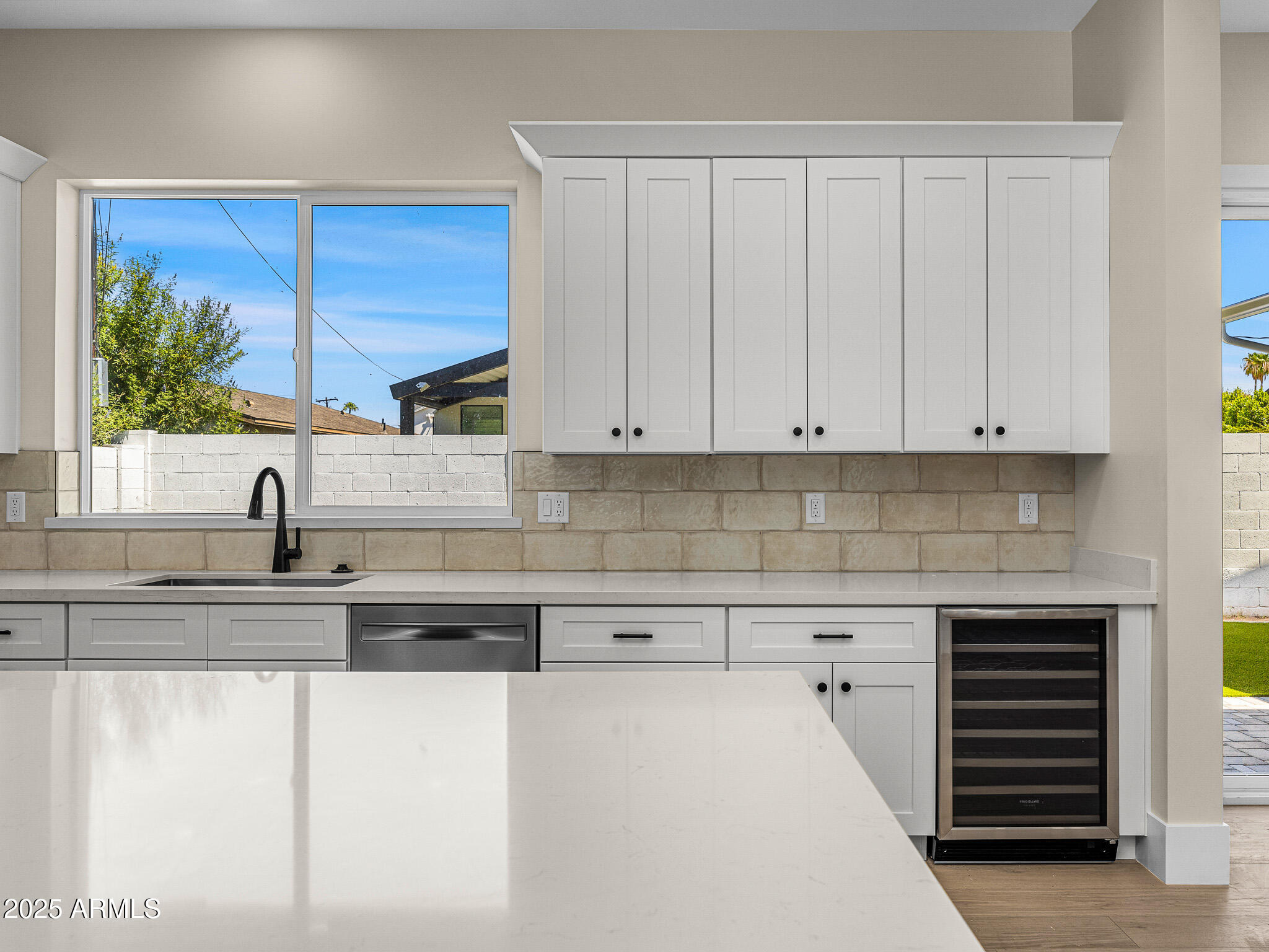 4124 E INDIANOLA Avenue