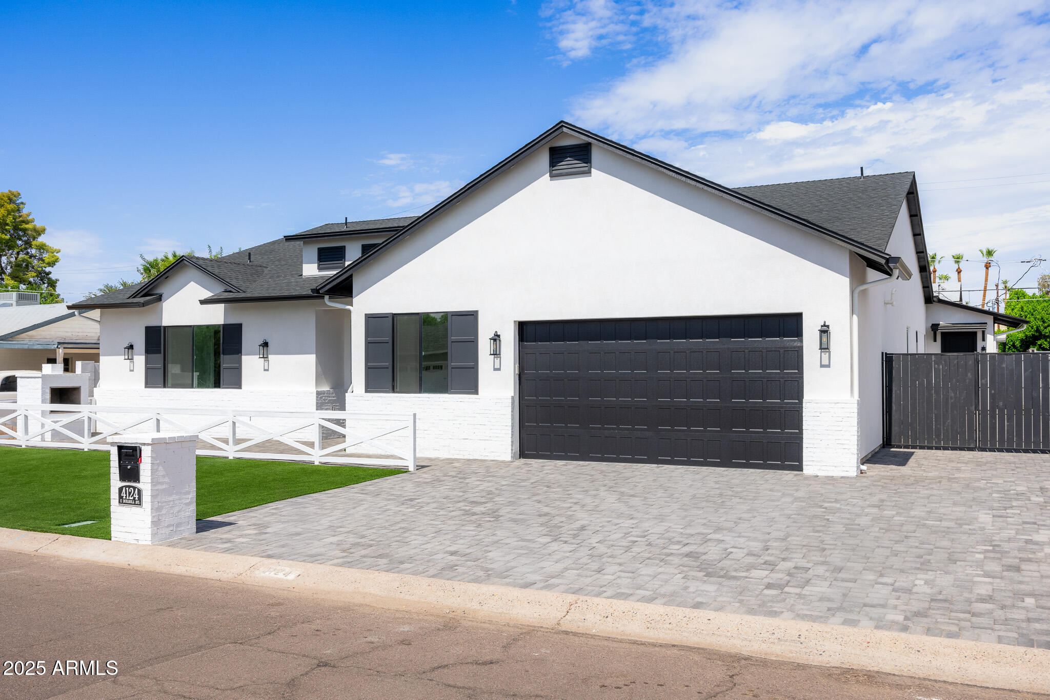 4124 E INDIANOLA Avenue