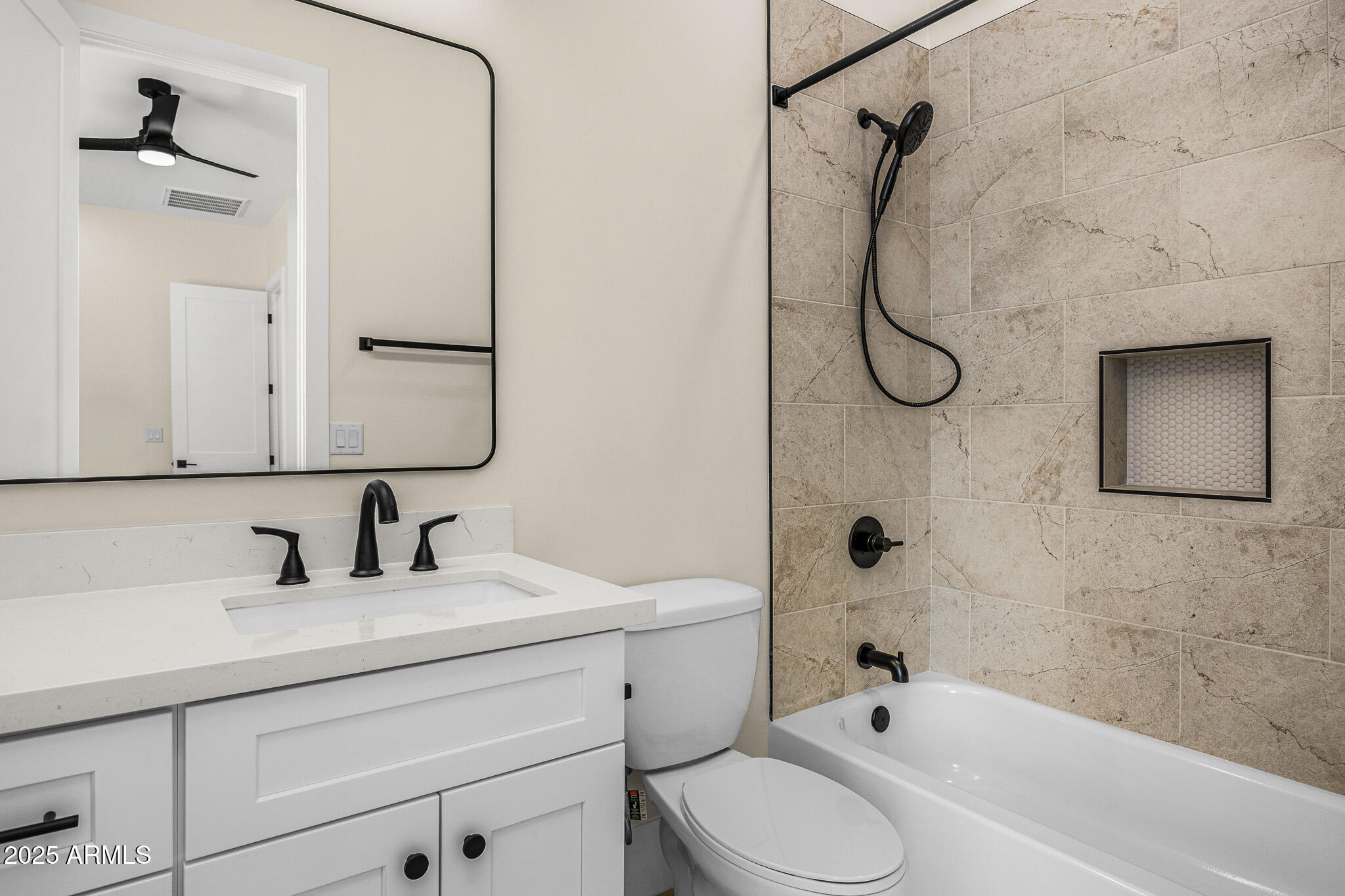 4124 E INDIANOLA Avenue