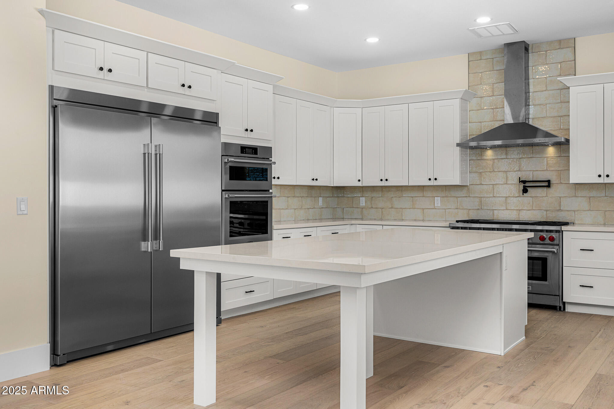 4124 E INDIANOLA Avenue