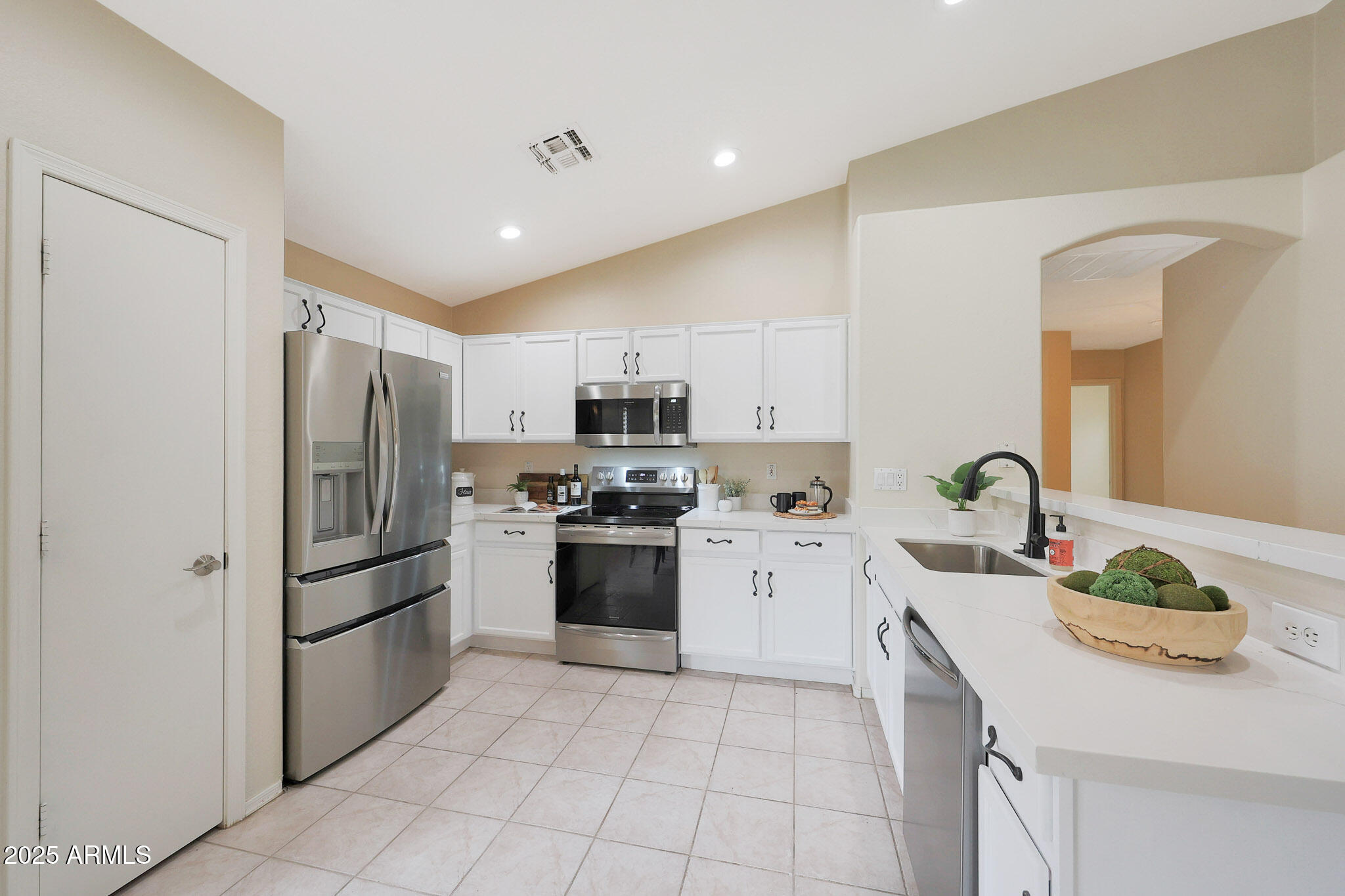 2627 E GARY Way
