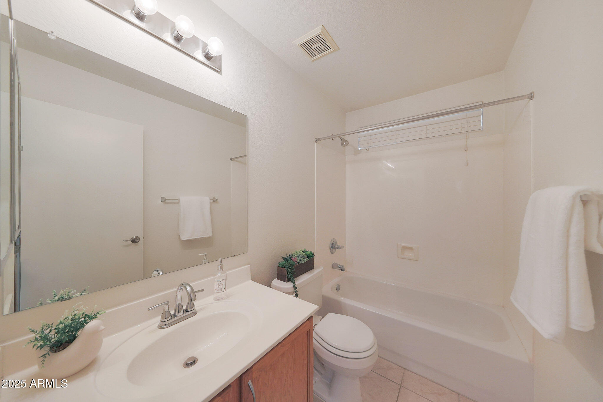 2627 E GARY Way