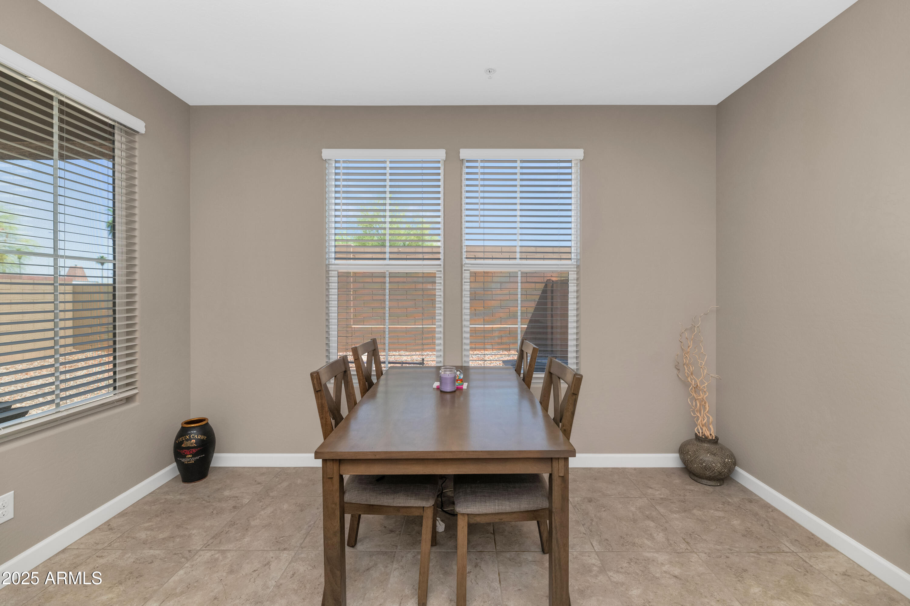 1255 N ARIZONA Avenue, 1251