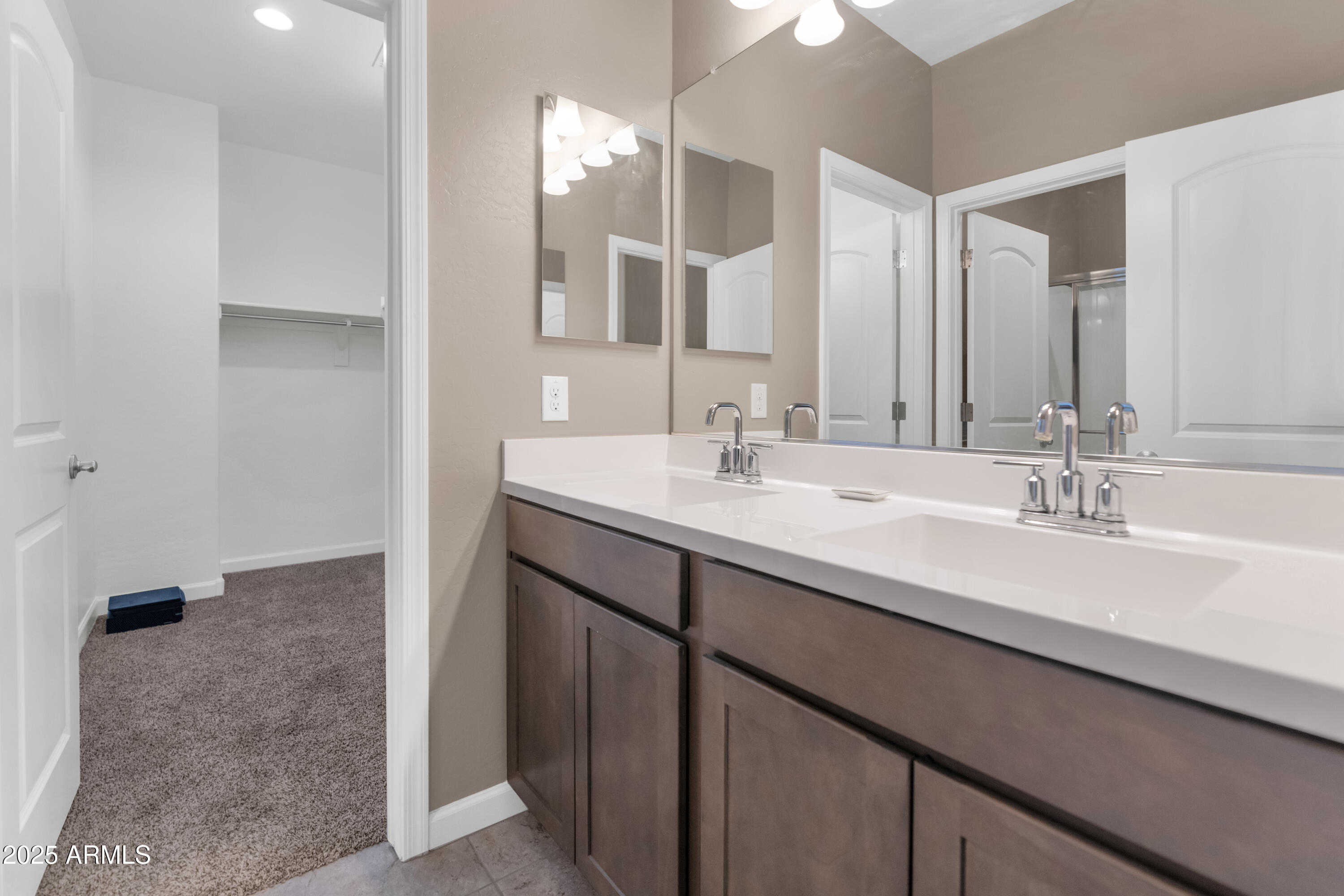 1255 N ARIZONA Avenue, 1251