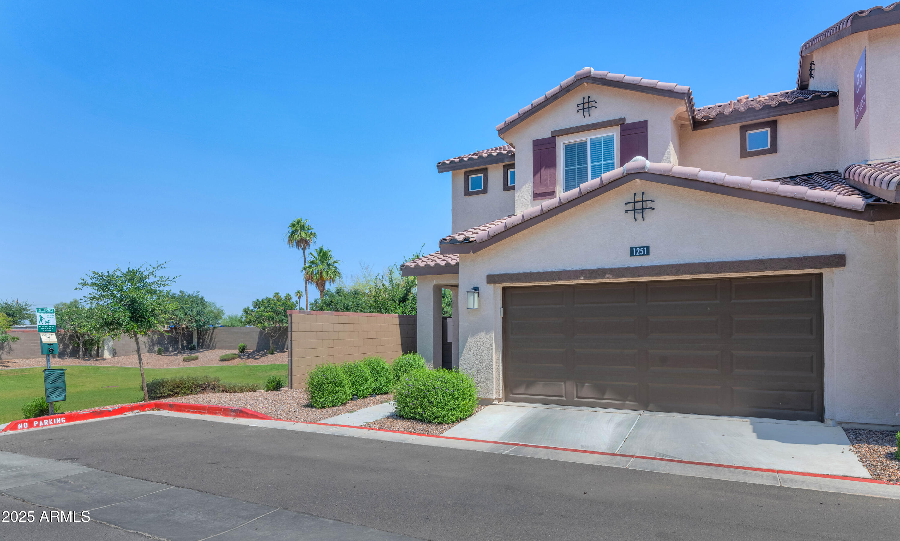 1255 N ARIZONA Avenue, 1251