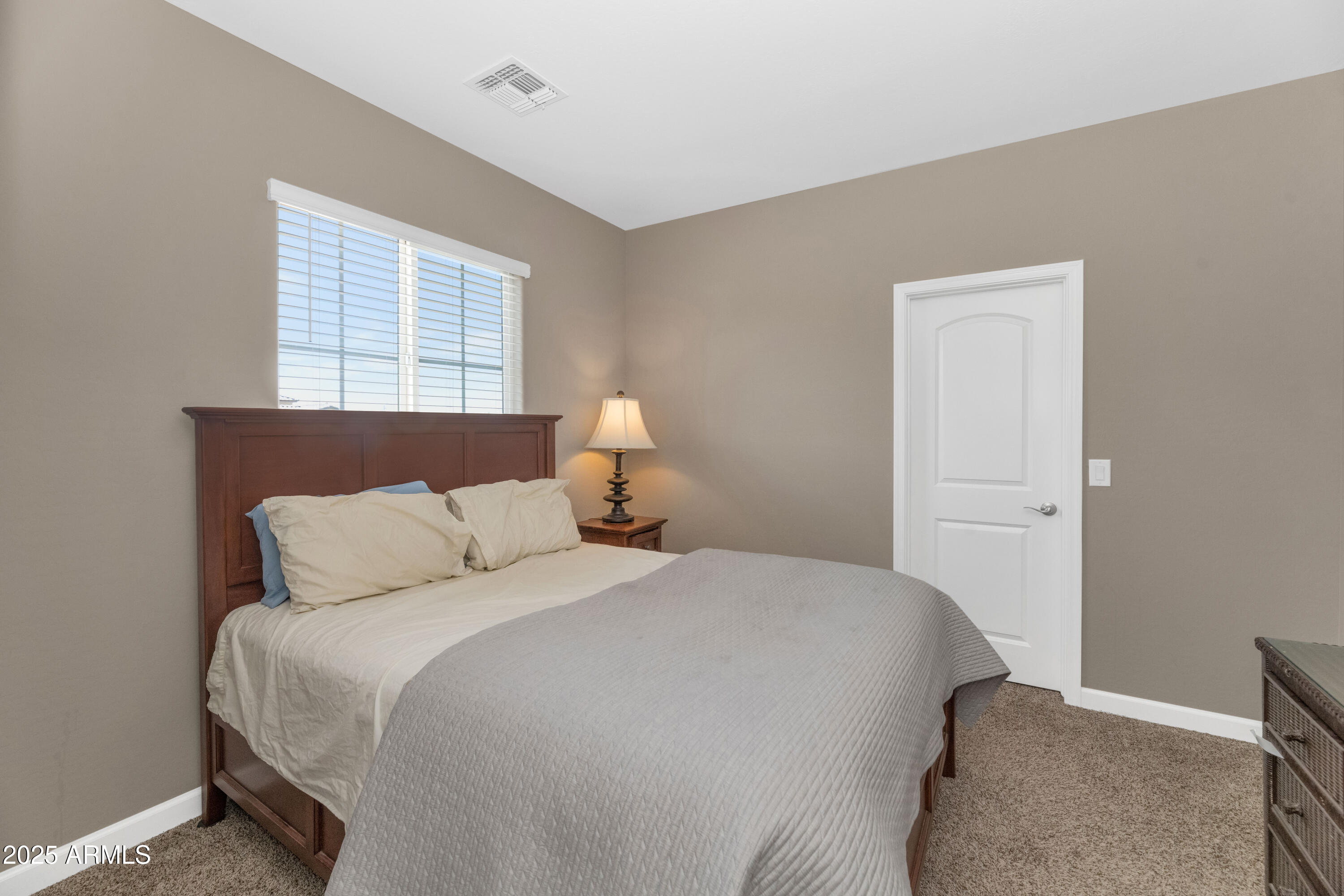 1255 N ARIZONA Avenue, 1251
