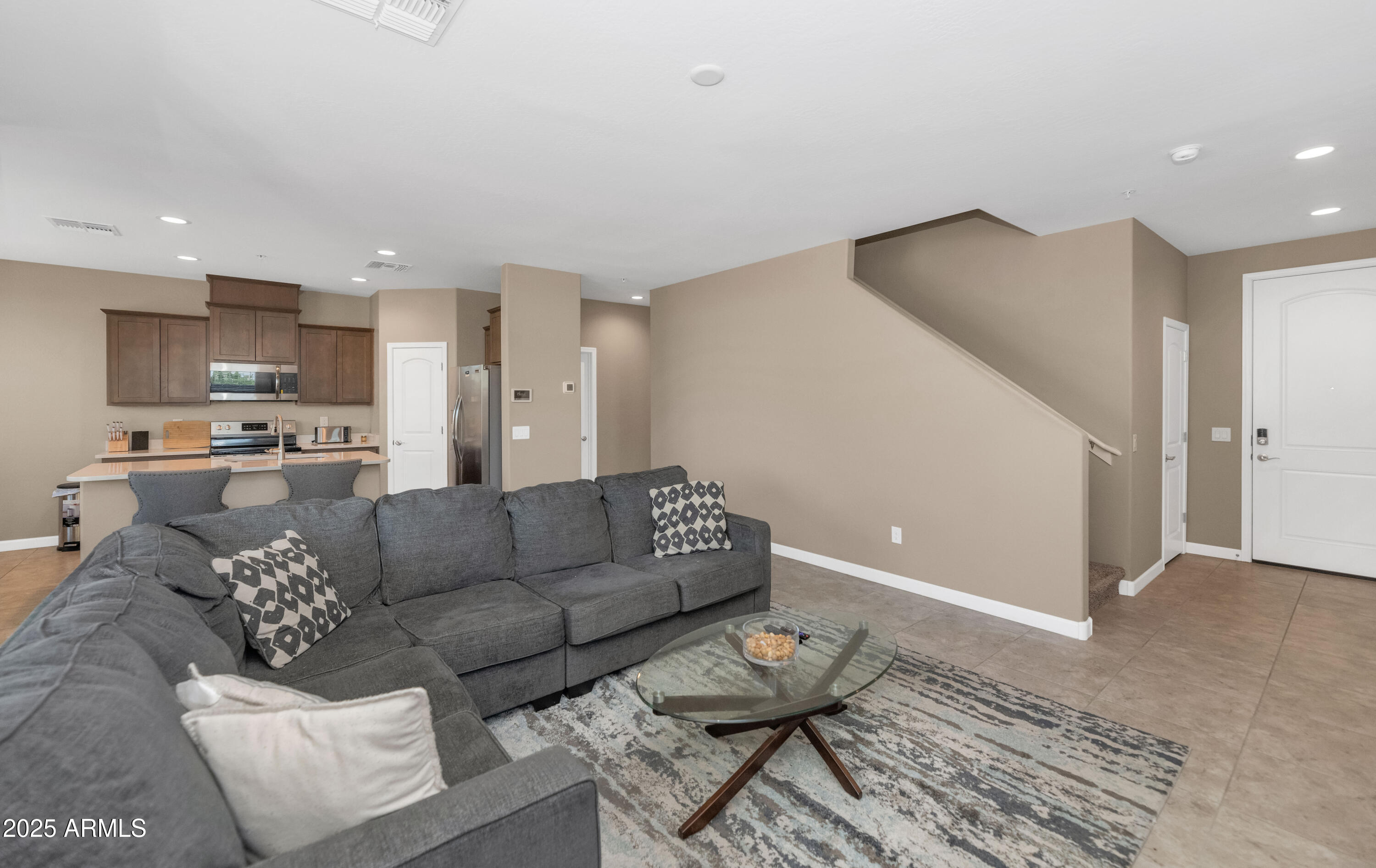1255 N ARIZONA Avenue, 1251