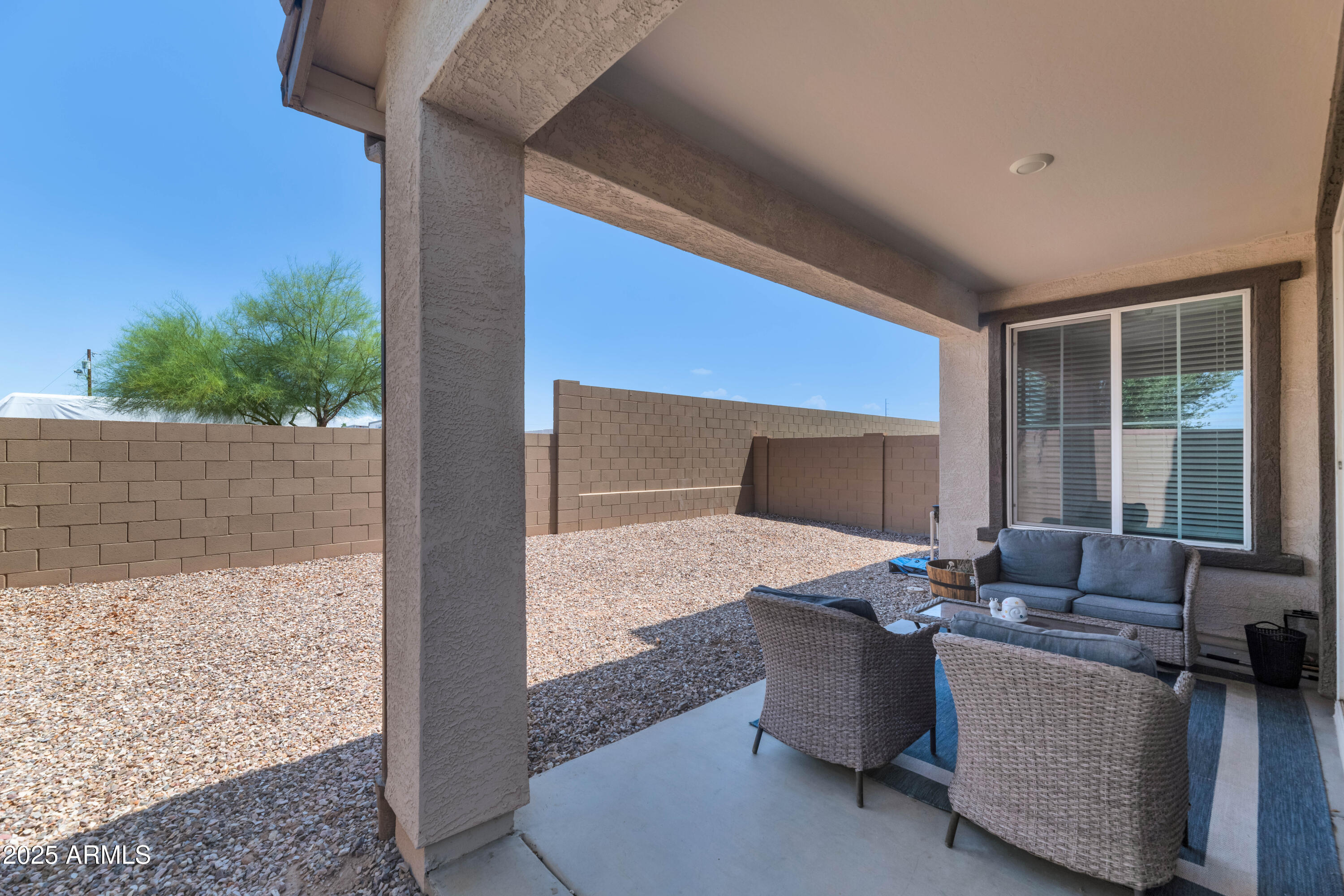 1255 N ARIZONA Avenue, 1251