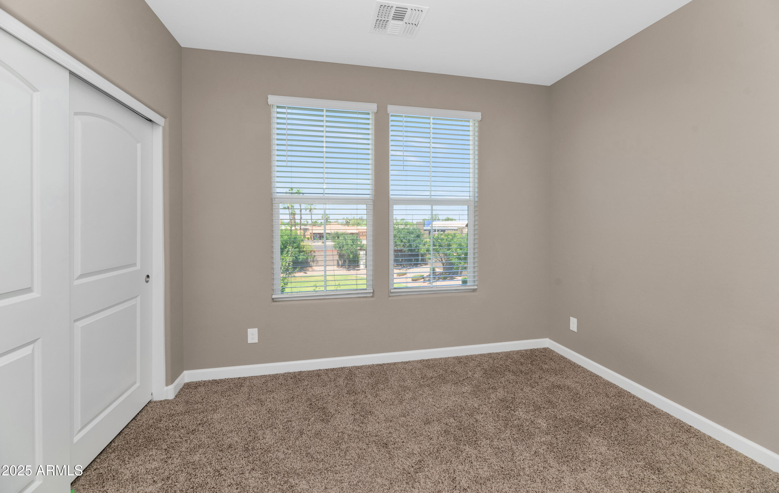 1255 N ARIZONA Avenue, 1251
