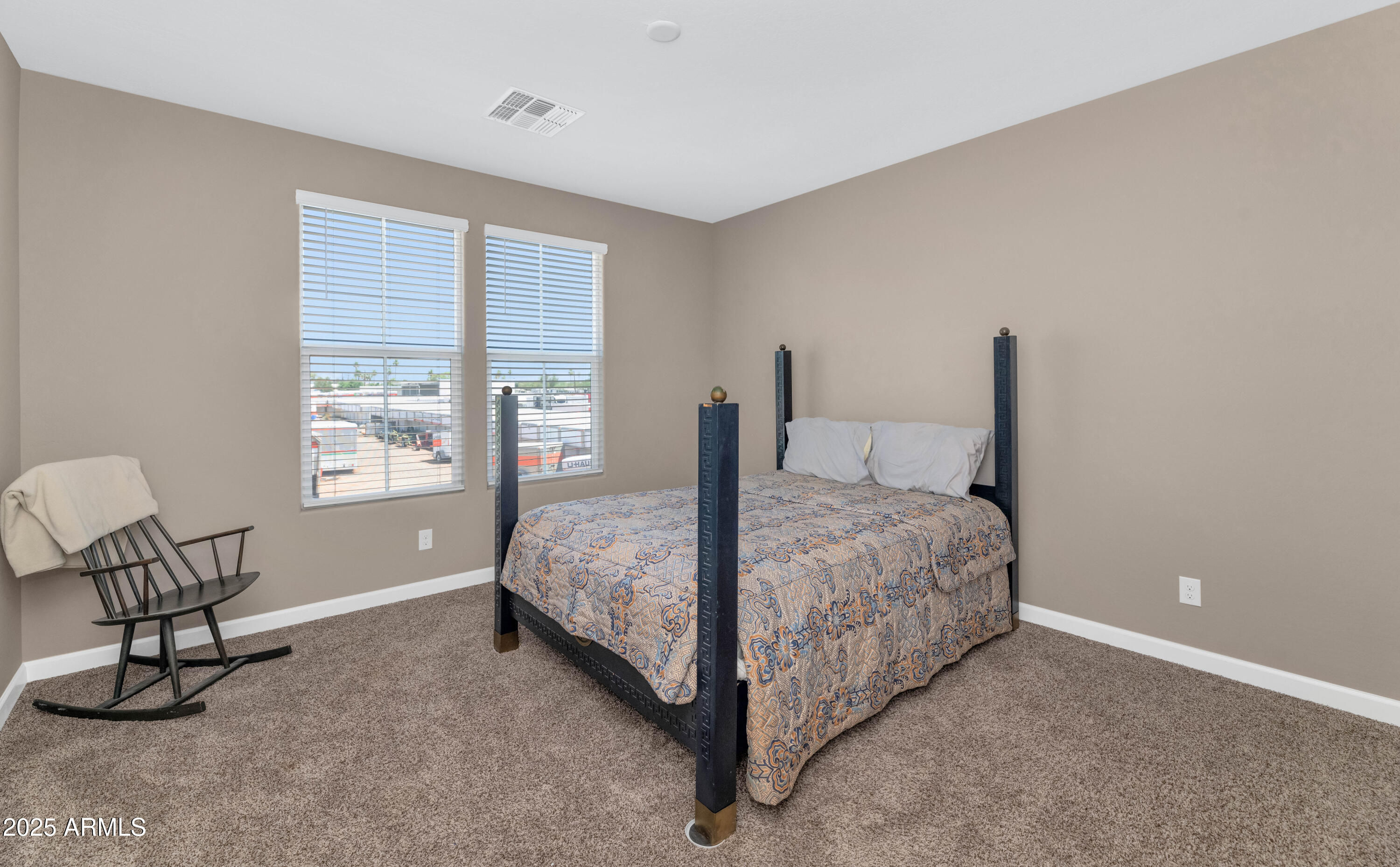 1255 N ARIZONA Avenue, 1251