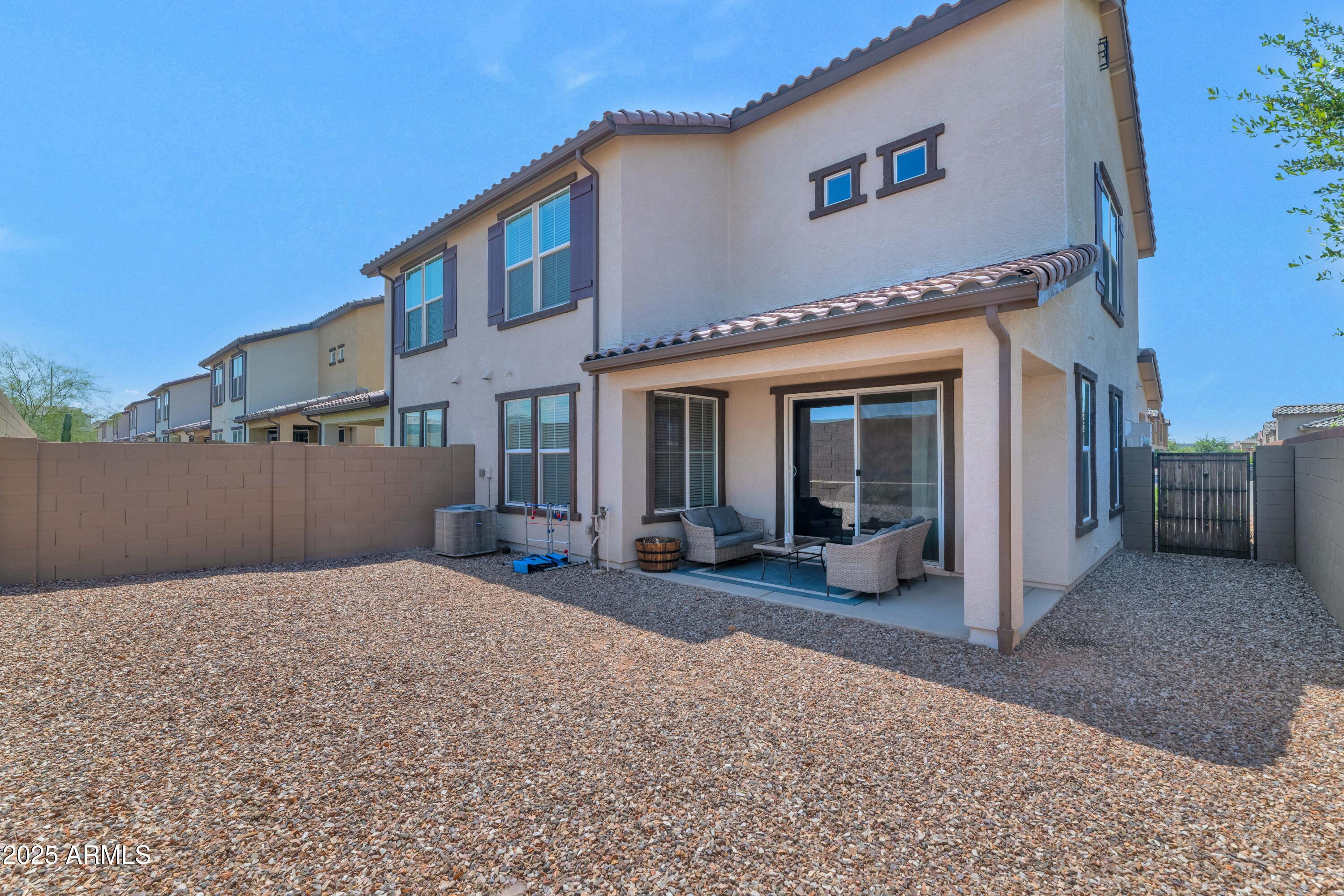 1255 N ARIZONA Avenue, 1251