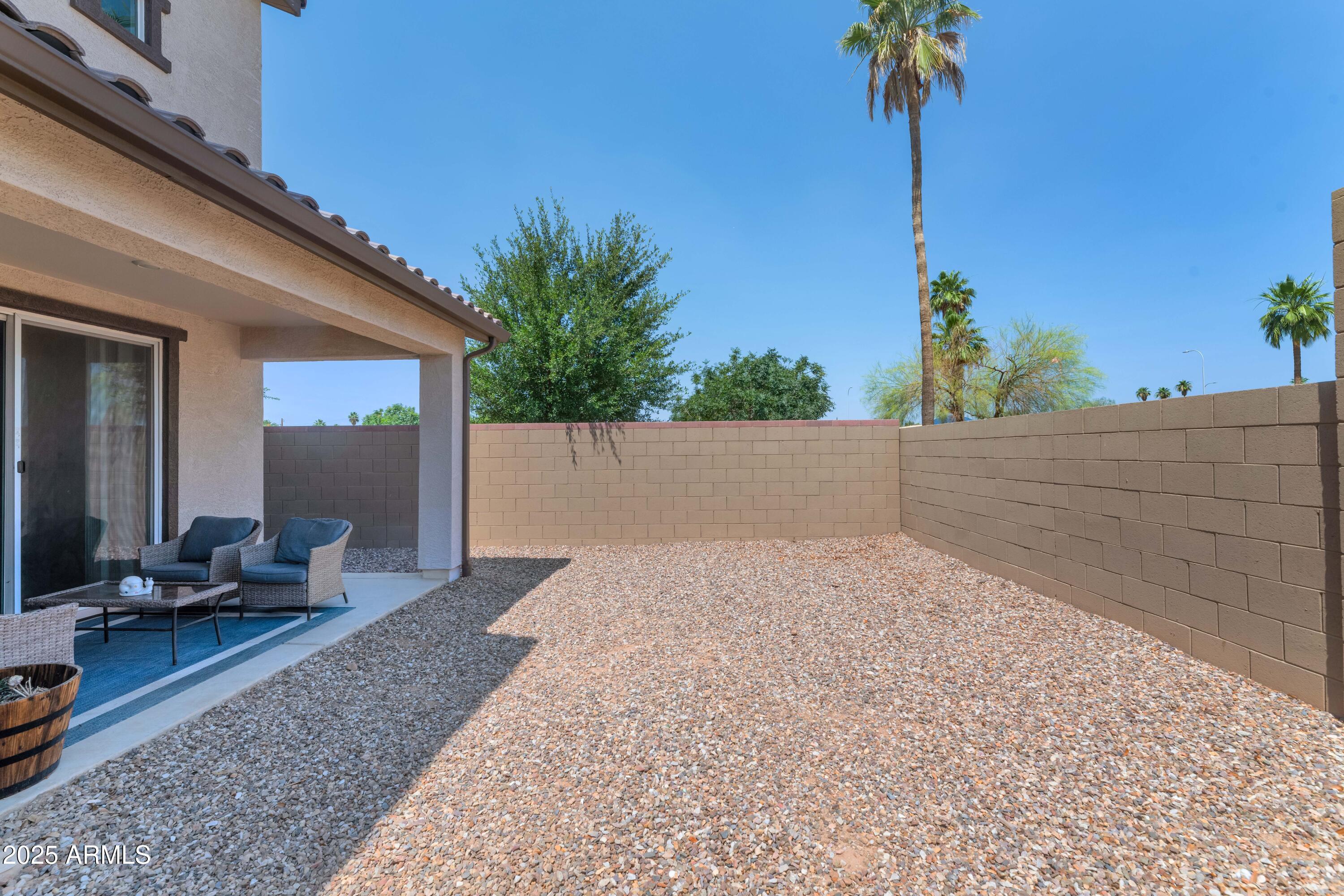 1255 N ARIZONA Avenue, 1251