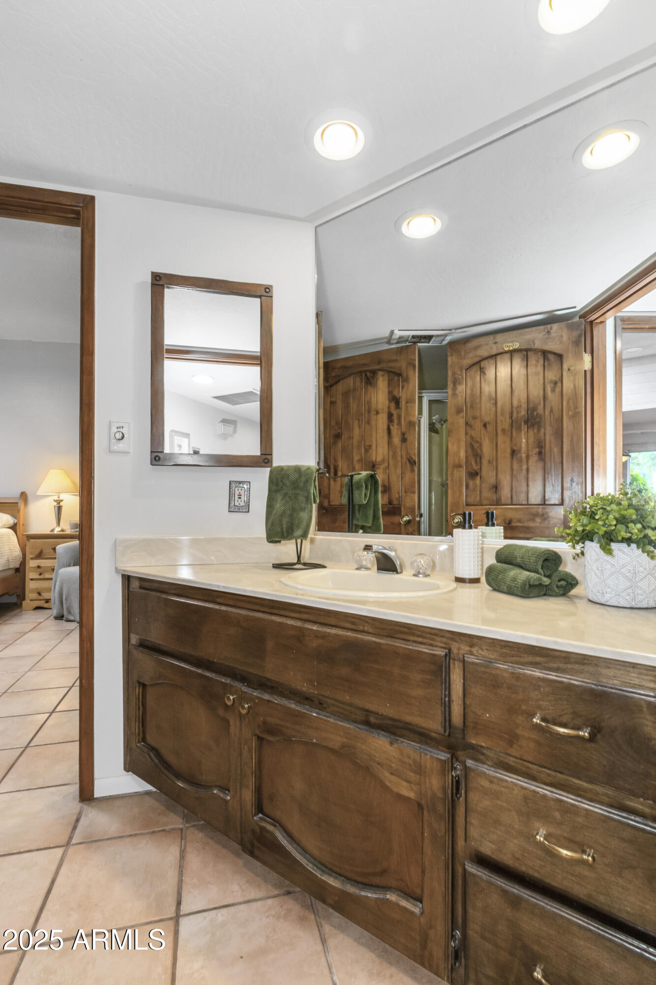 25 E Edgewood Circle