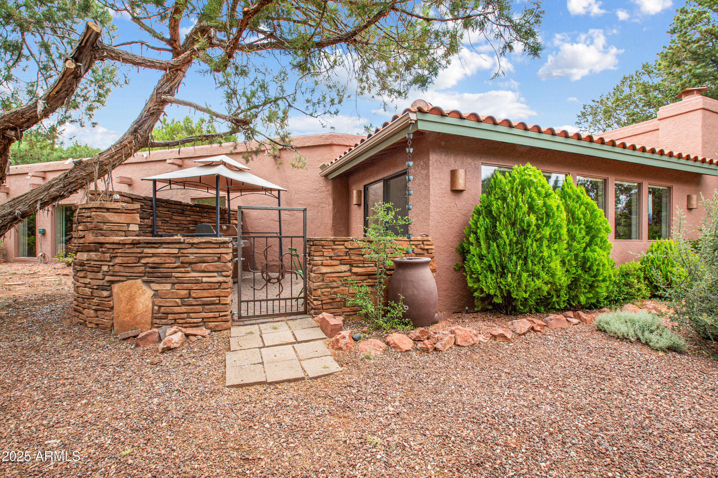 25 E Edgewood Circle