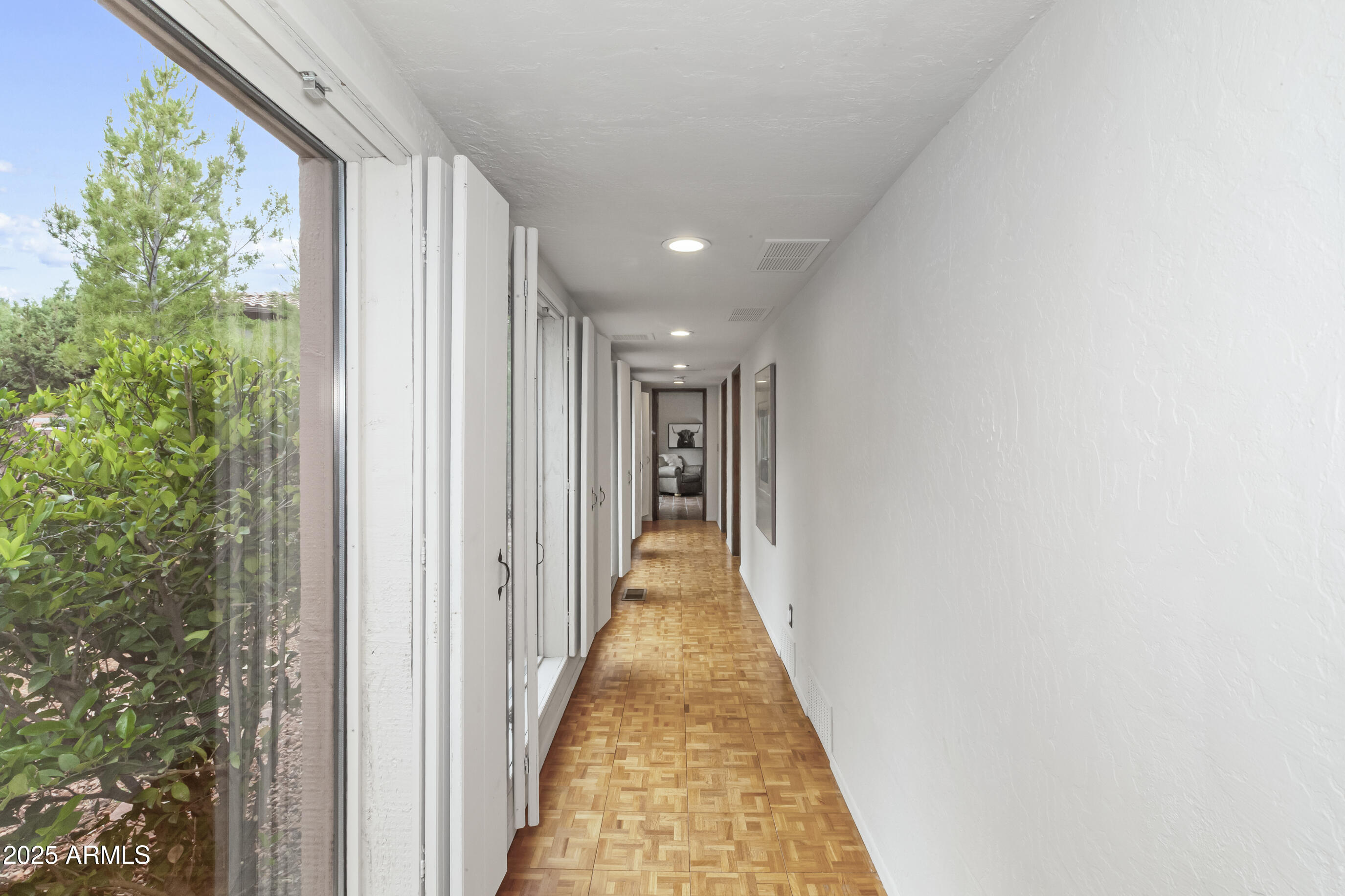 25 E Edgewood Circle