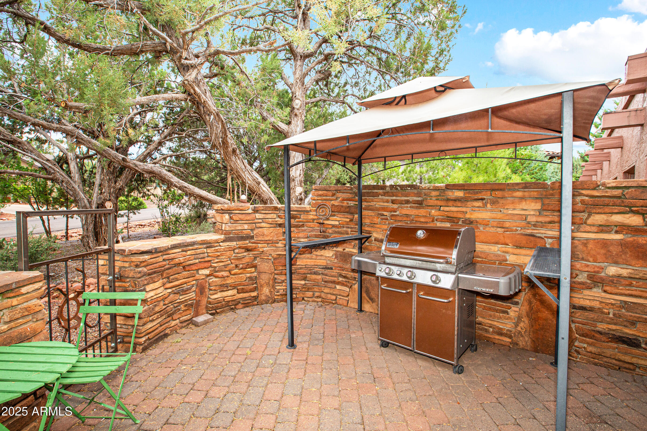 25 E Edgewood Circle
