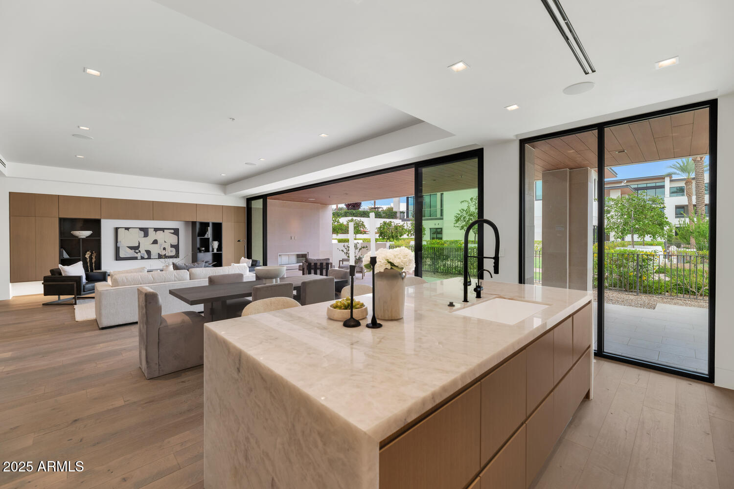 6587 N PALMERAIE Boulevard, 1051