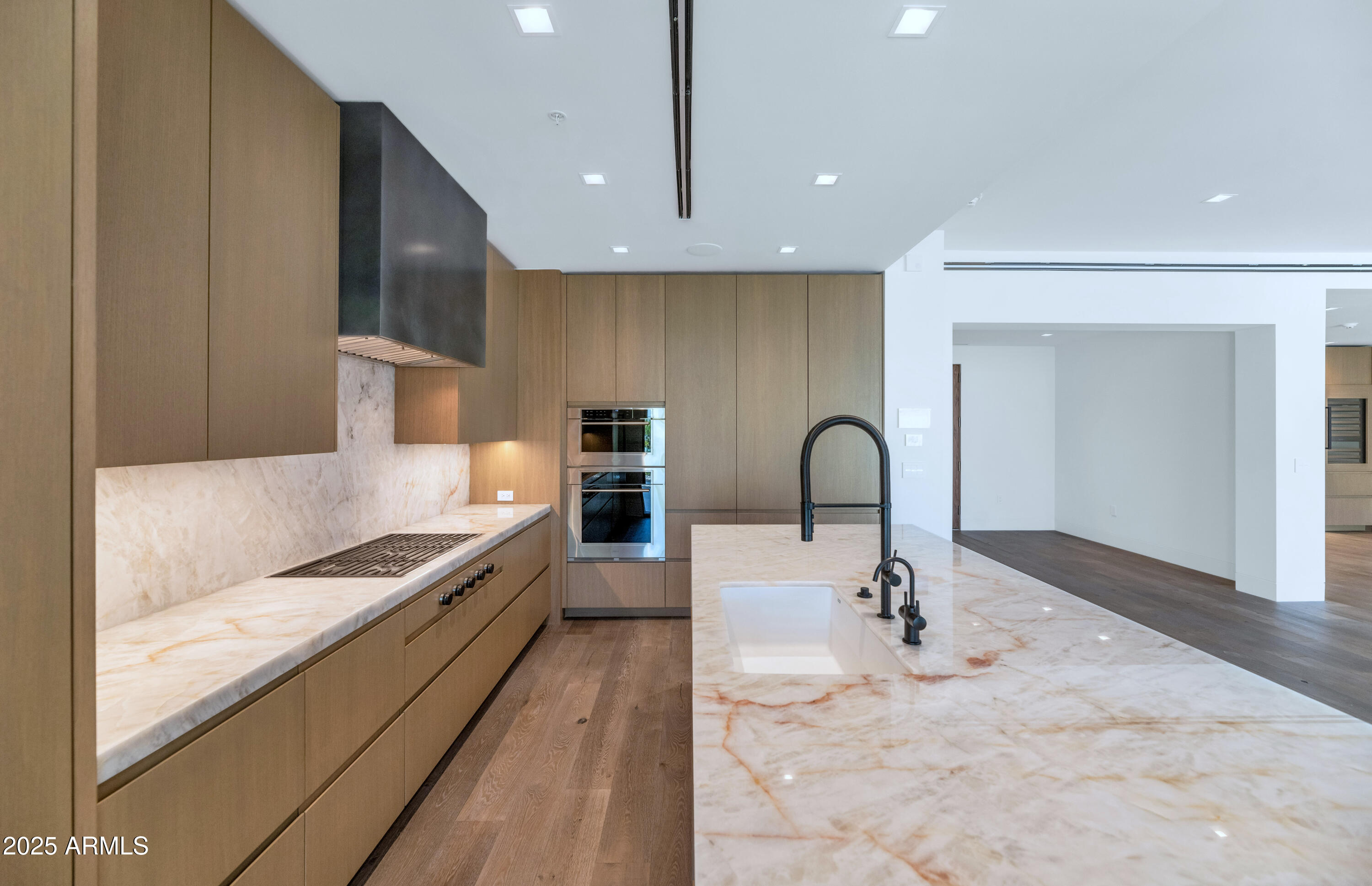 6587 N PALMERAIE Boulevard, 1051