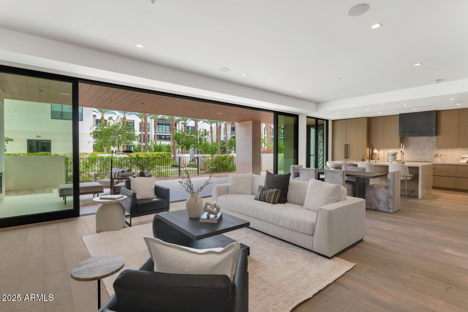 6587 N PALMERAIE Boulevard, 1051