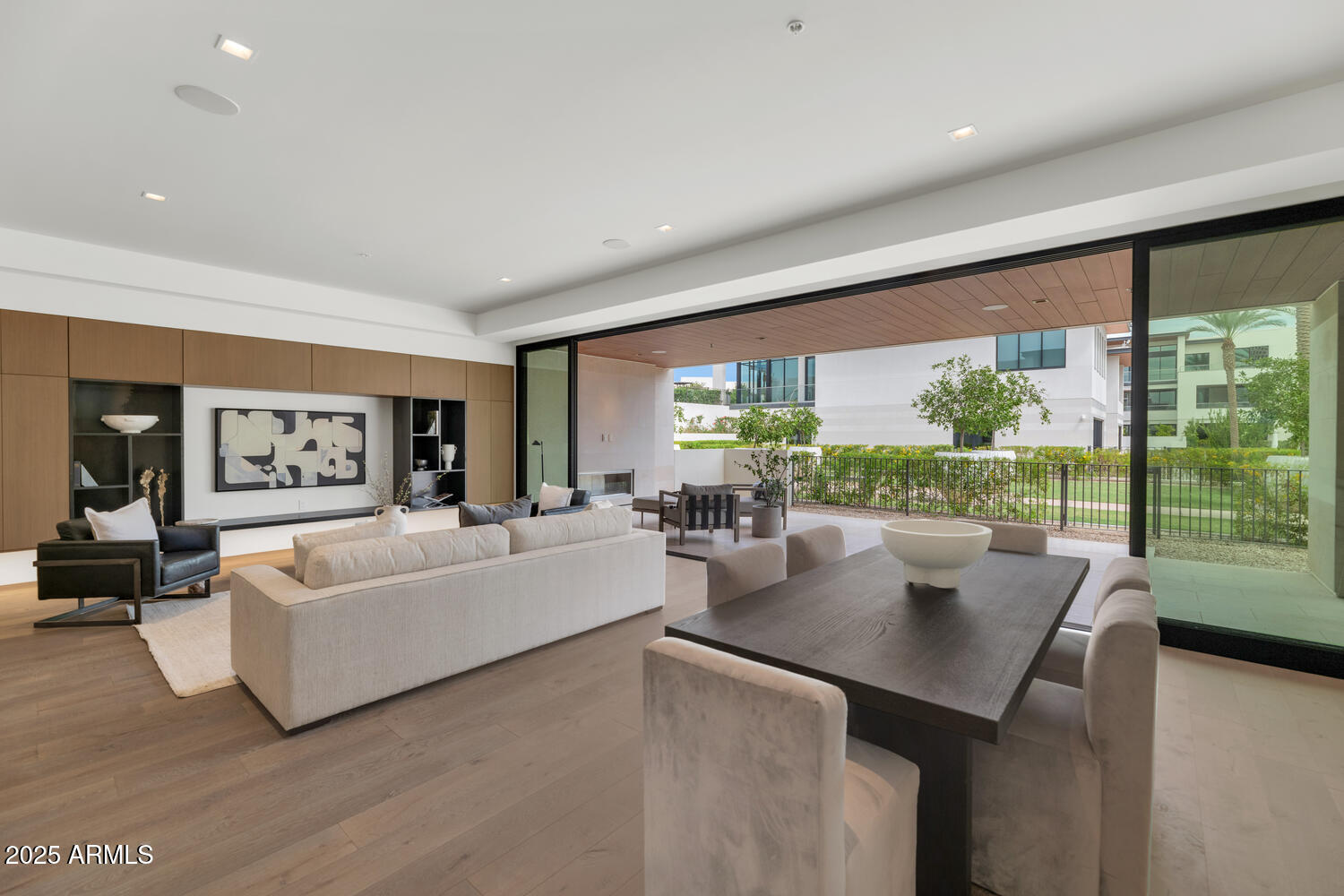 6587 N PALMERAIE Boulevard, 1051