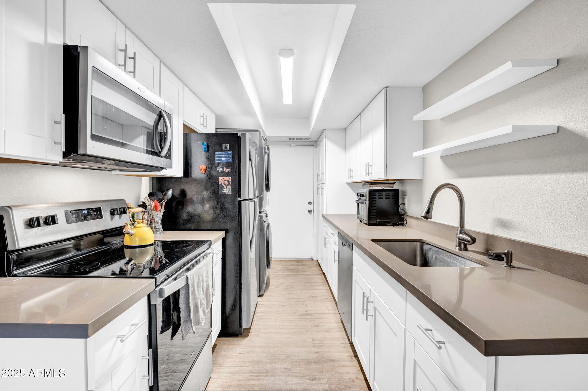 10424 N 7TH Place, 2