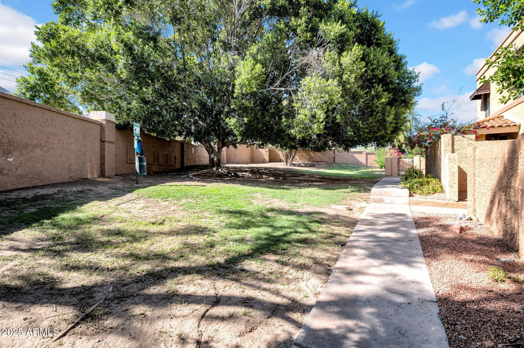 10424 N 7TH Place, 2