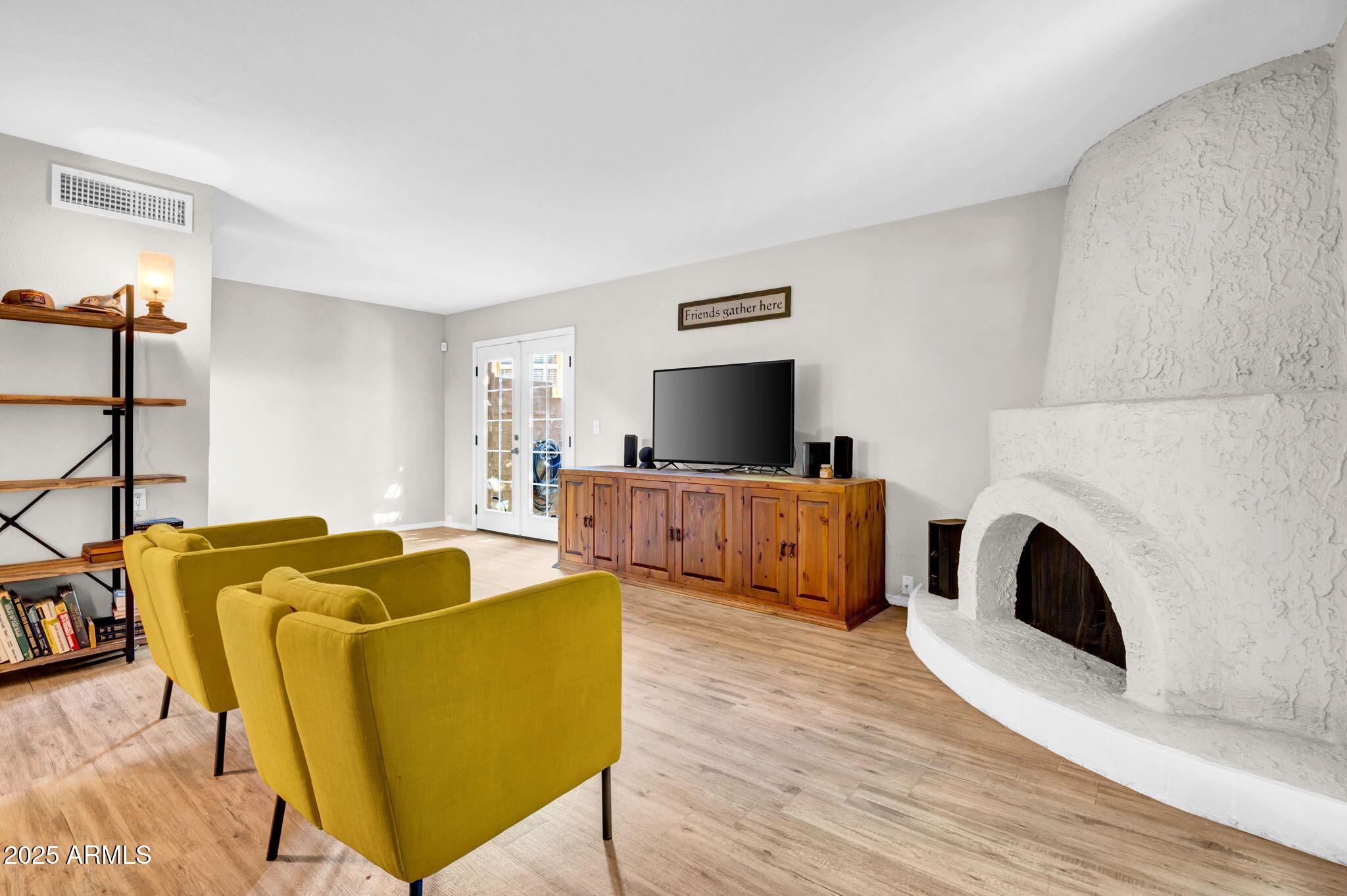 10424 N 7TH Place, 2