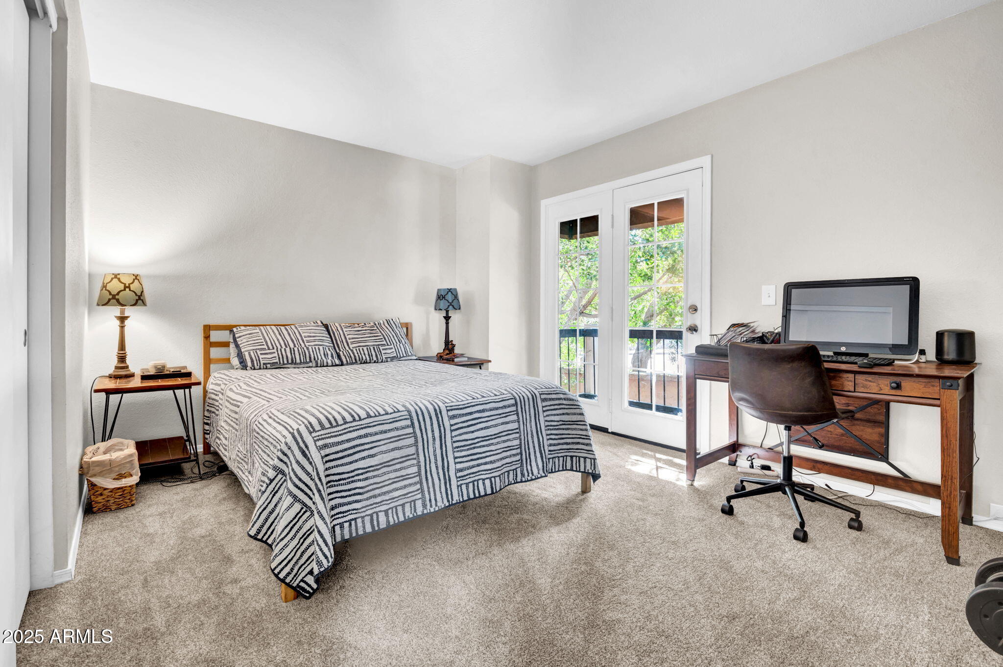 10424 N 7TH Place, 2