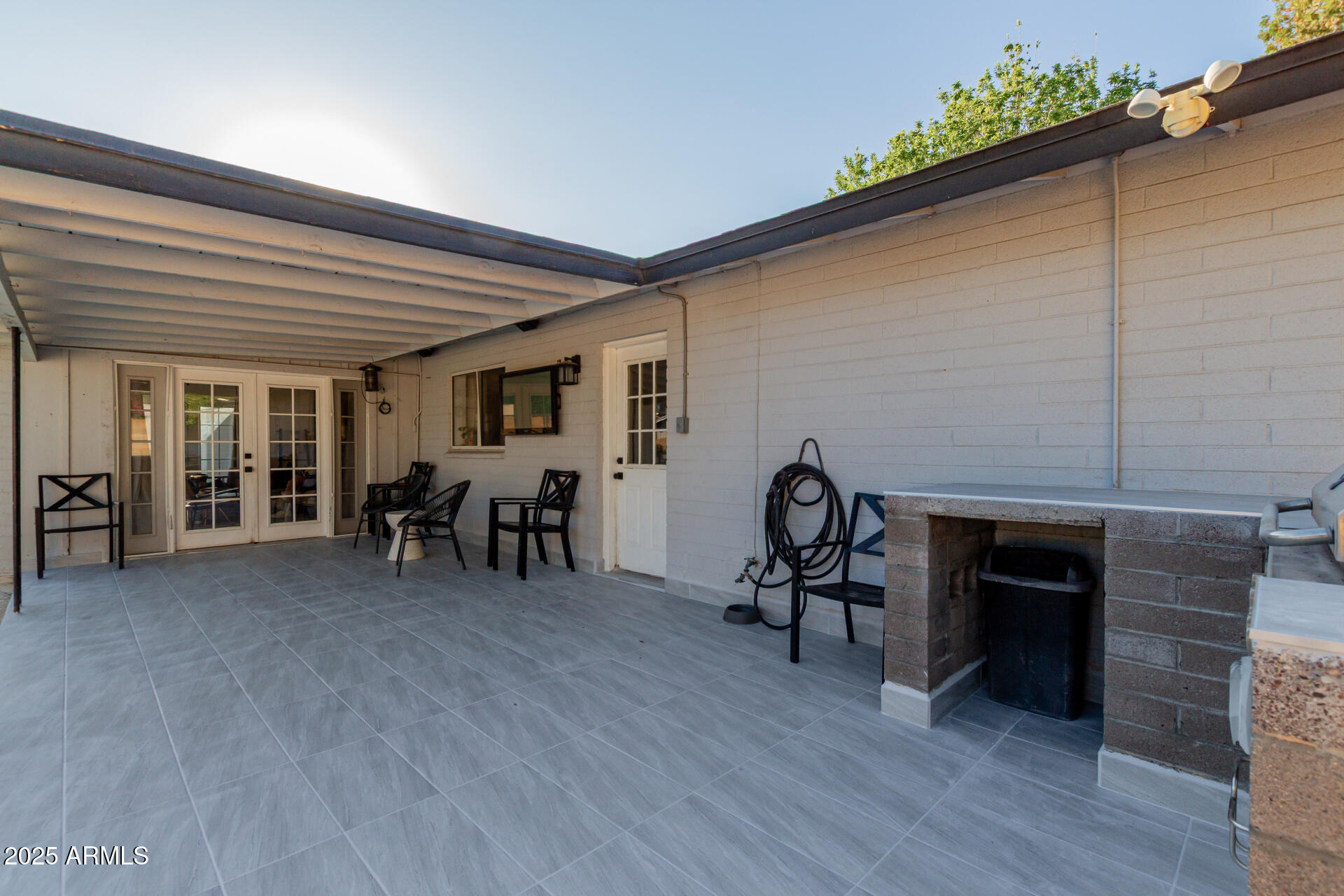 4117 E COOLIDGE Street
