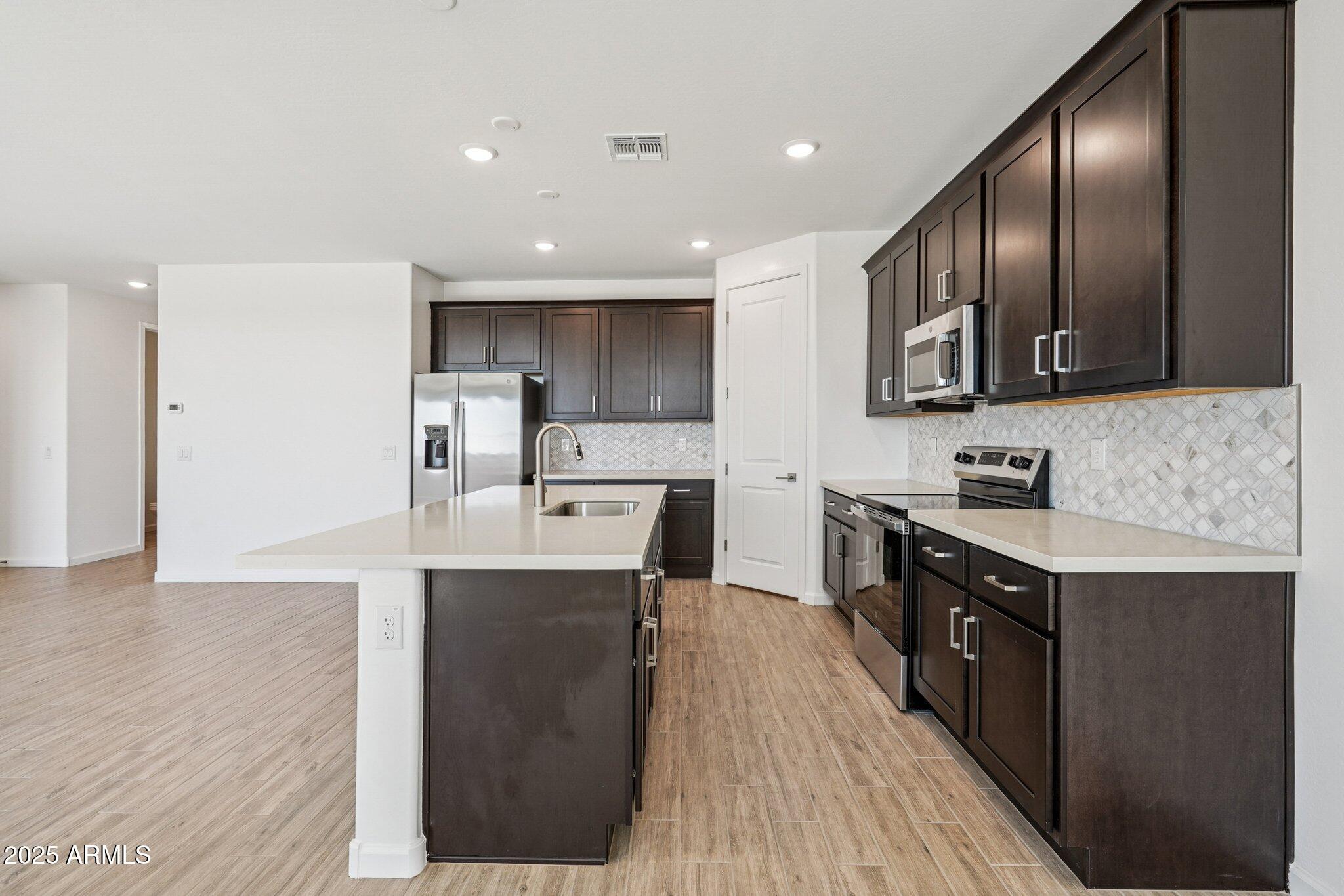 18253 W CAMINO DE ORO