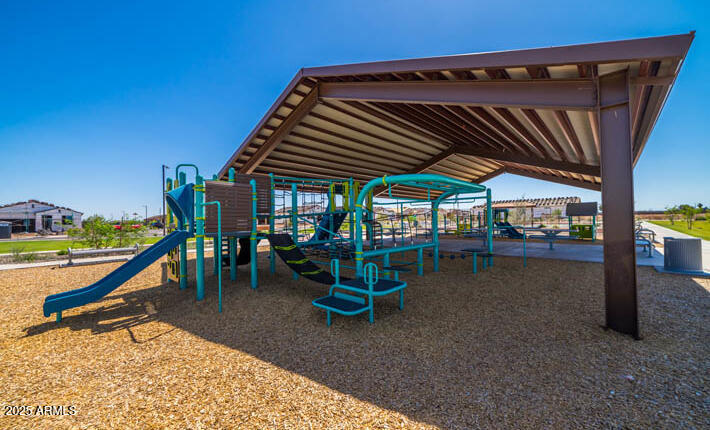 18253 W CAMINO DE ORO