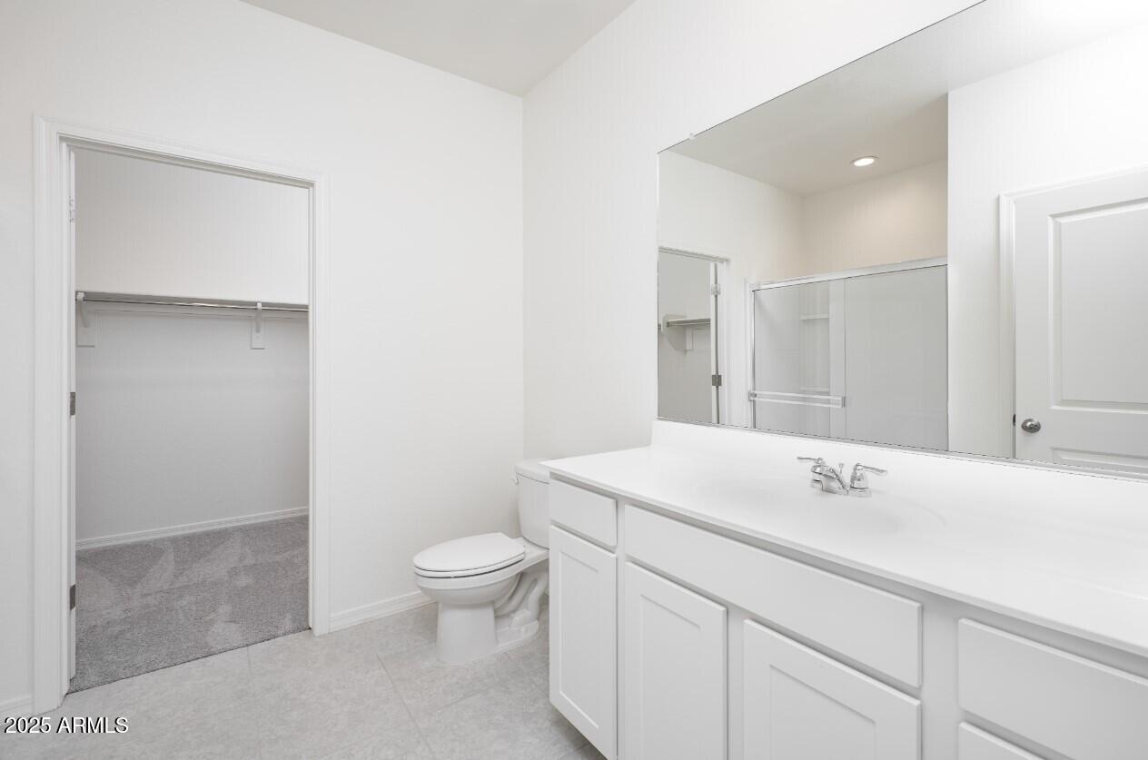 5722 E IRIS Drive