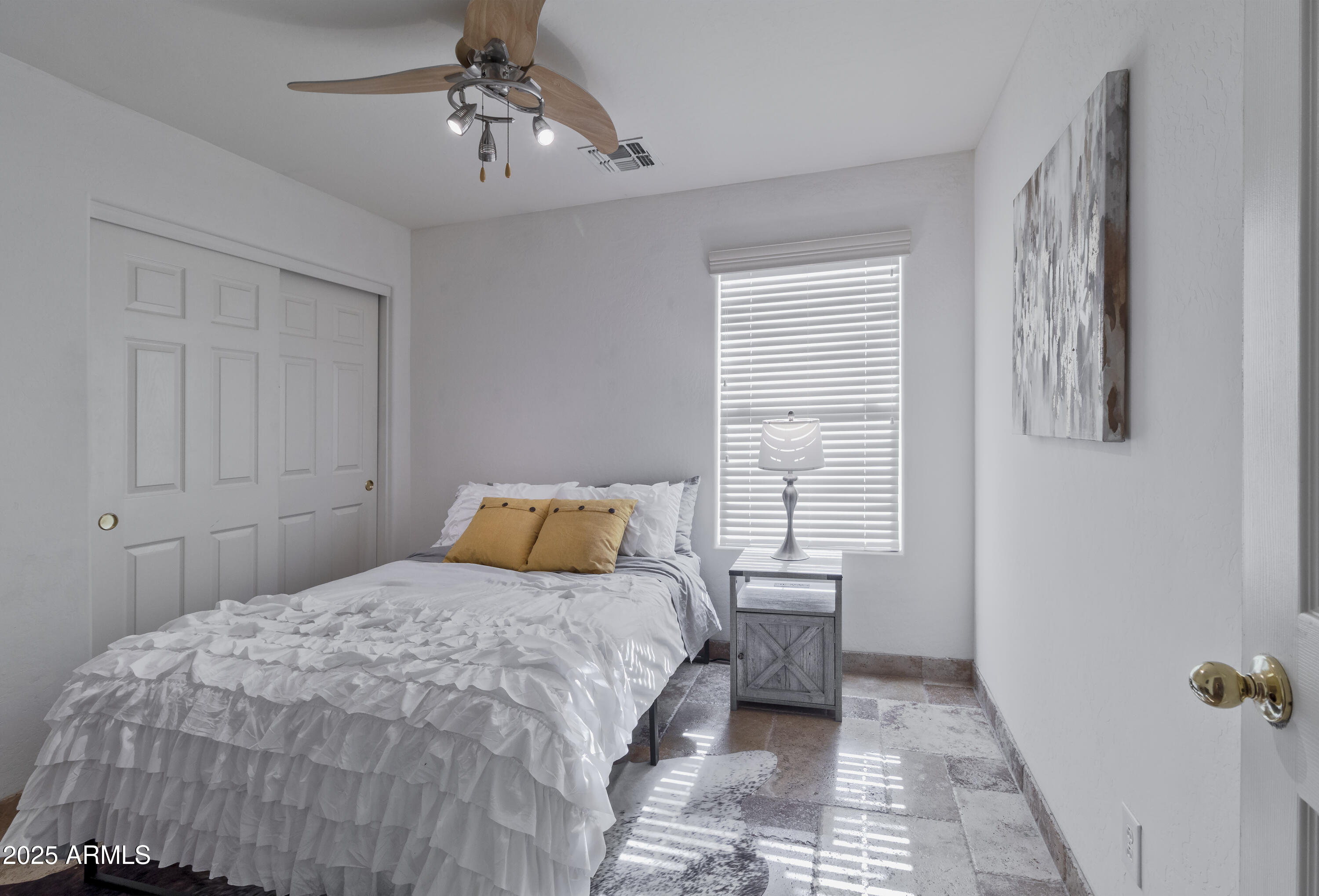 321 W DEXTER Way