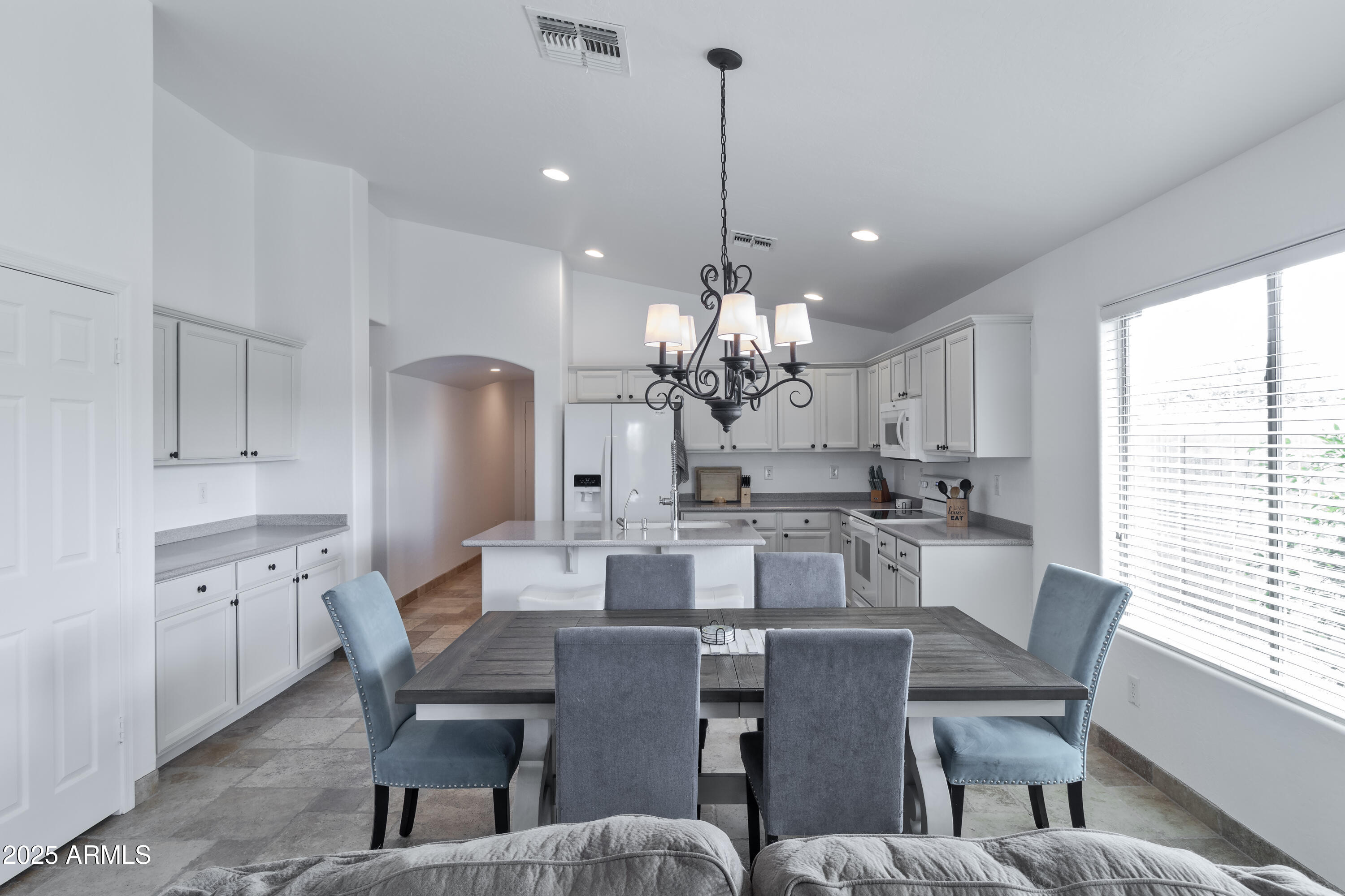 321 W DEXTER Way