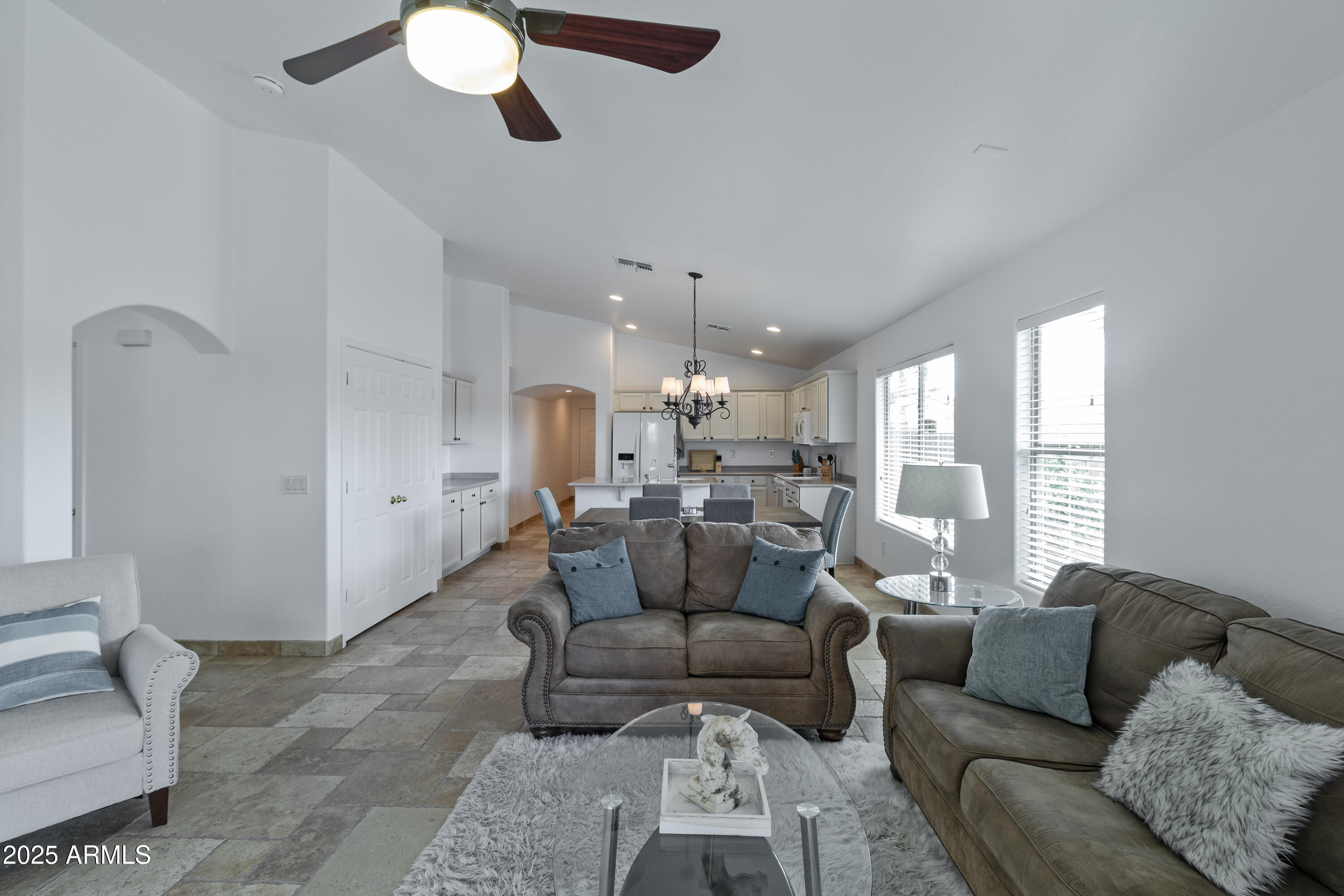 321 W DEXTER Way