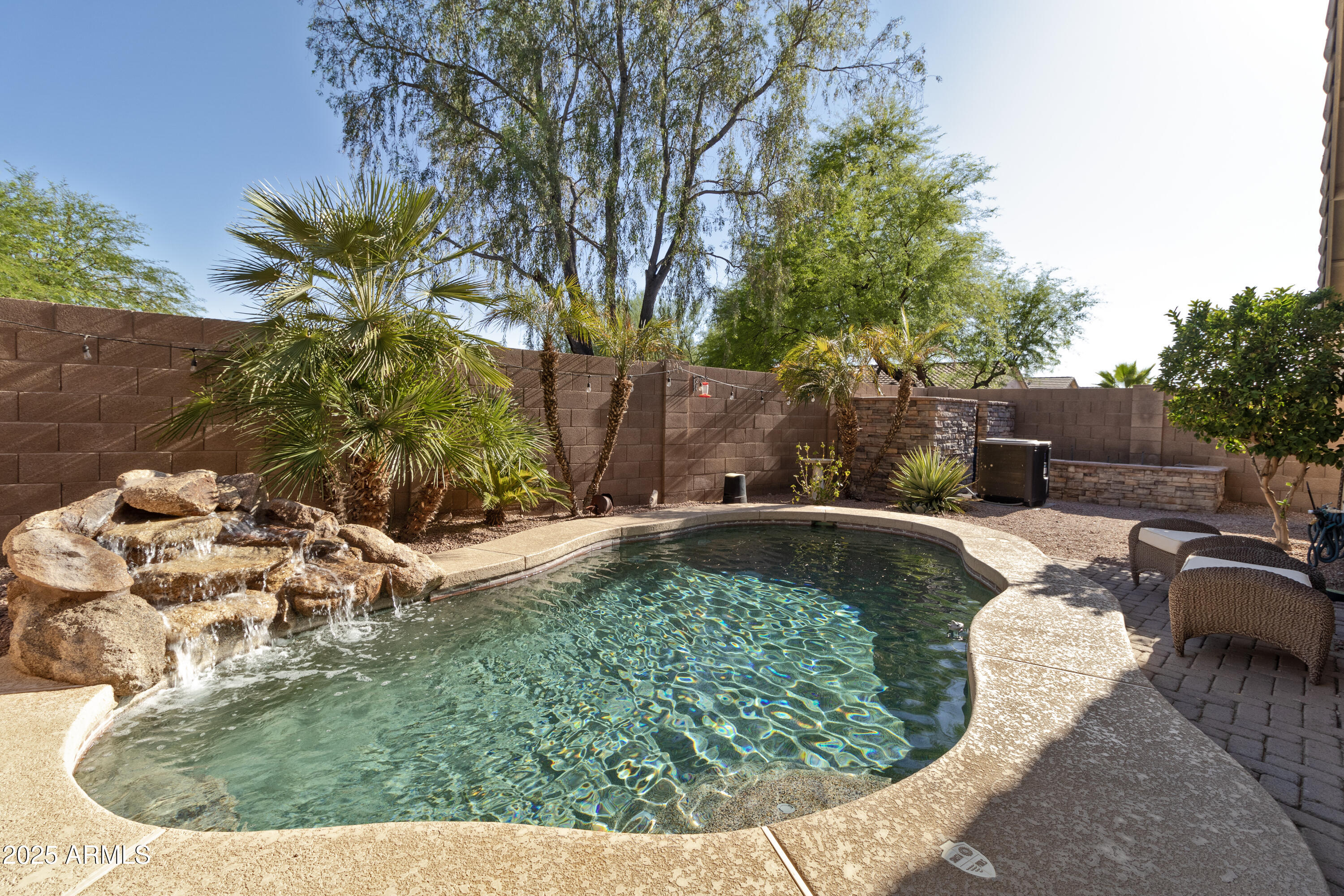 321 W DEXTER Way