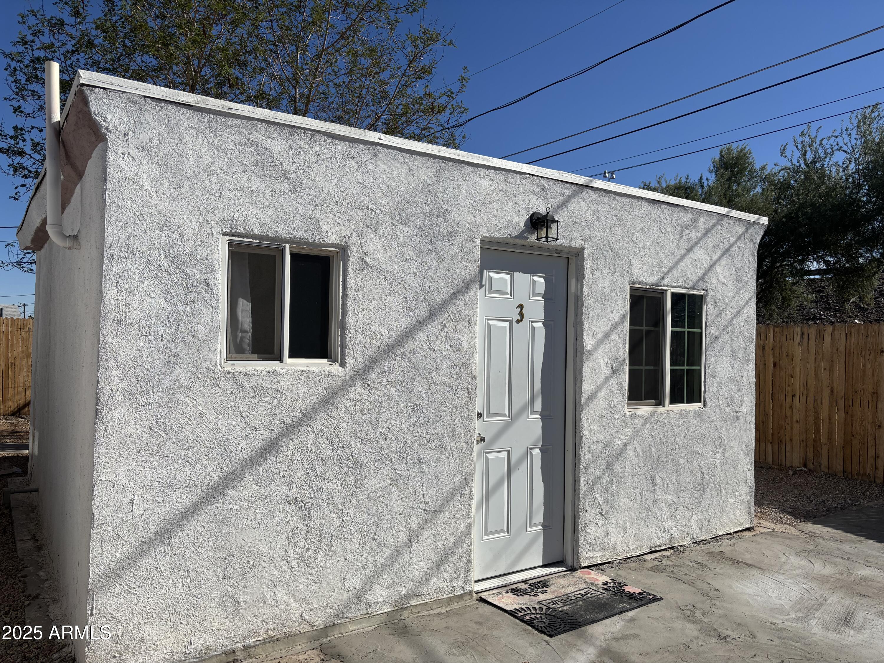 1217 E HESS Avenue