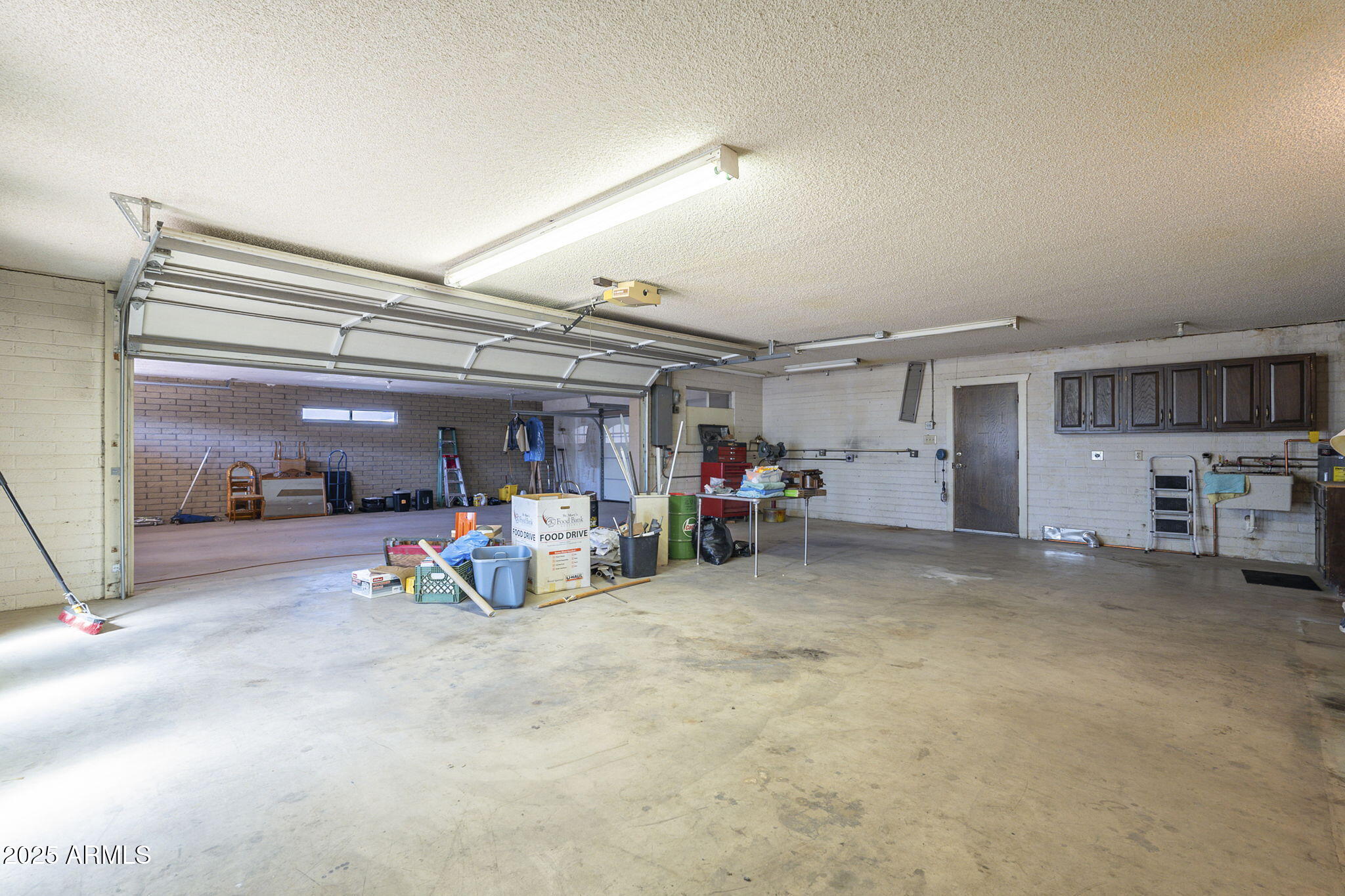1530 E LOMA Lane