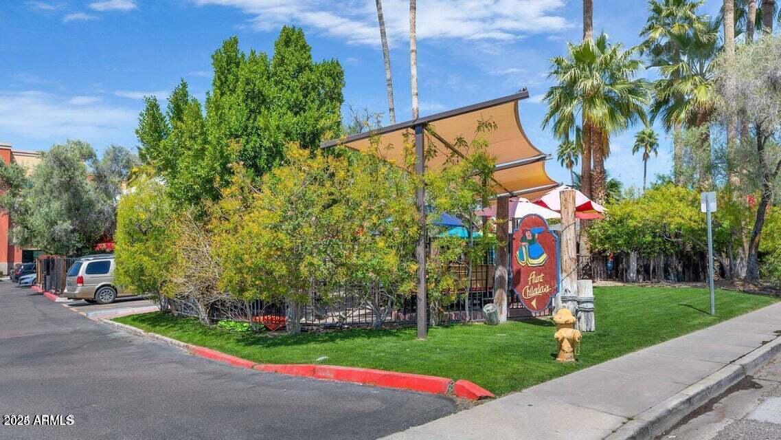1530 E LOMA Lane