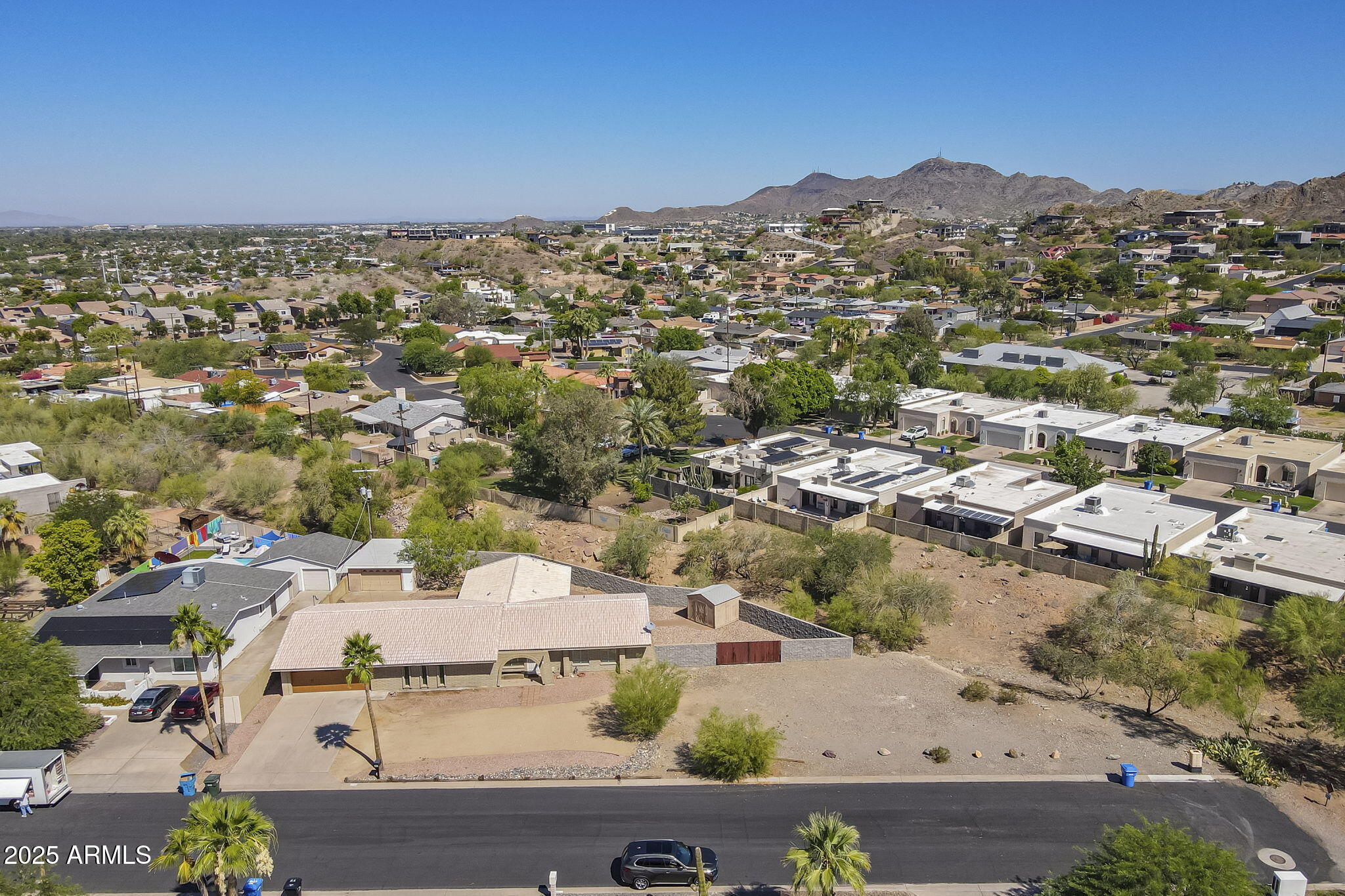 1530 E LOMA Lane