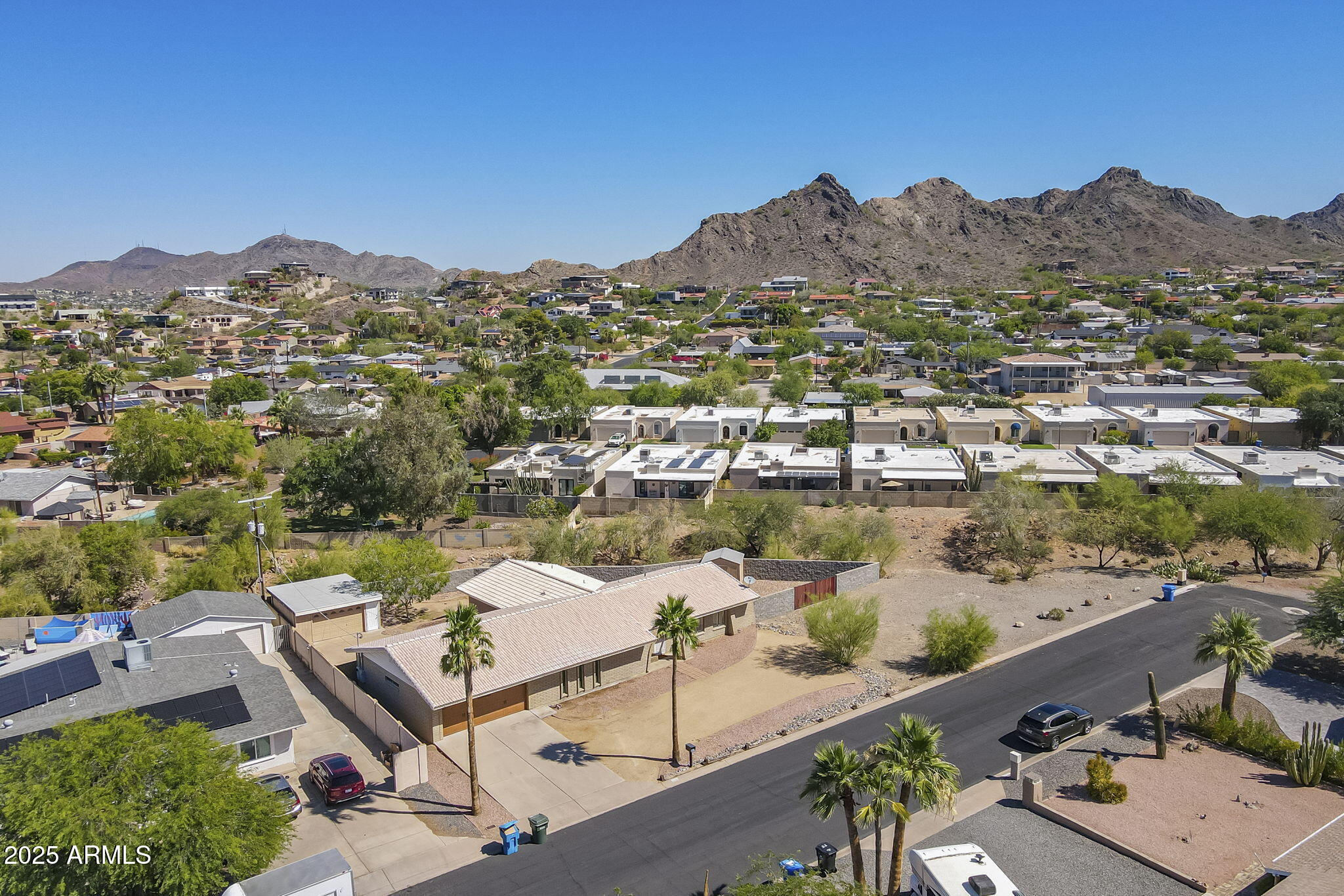 1530 E LOMA Lane