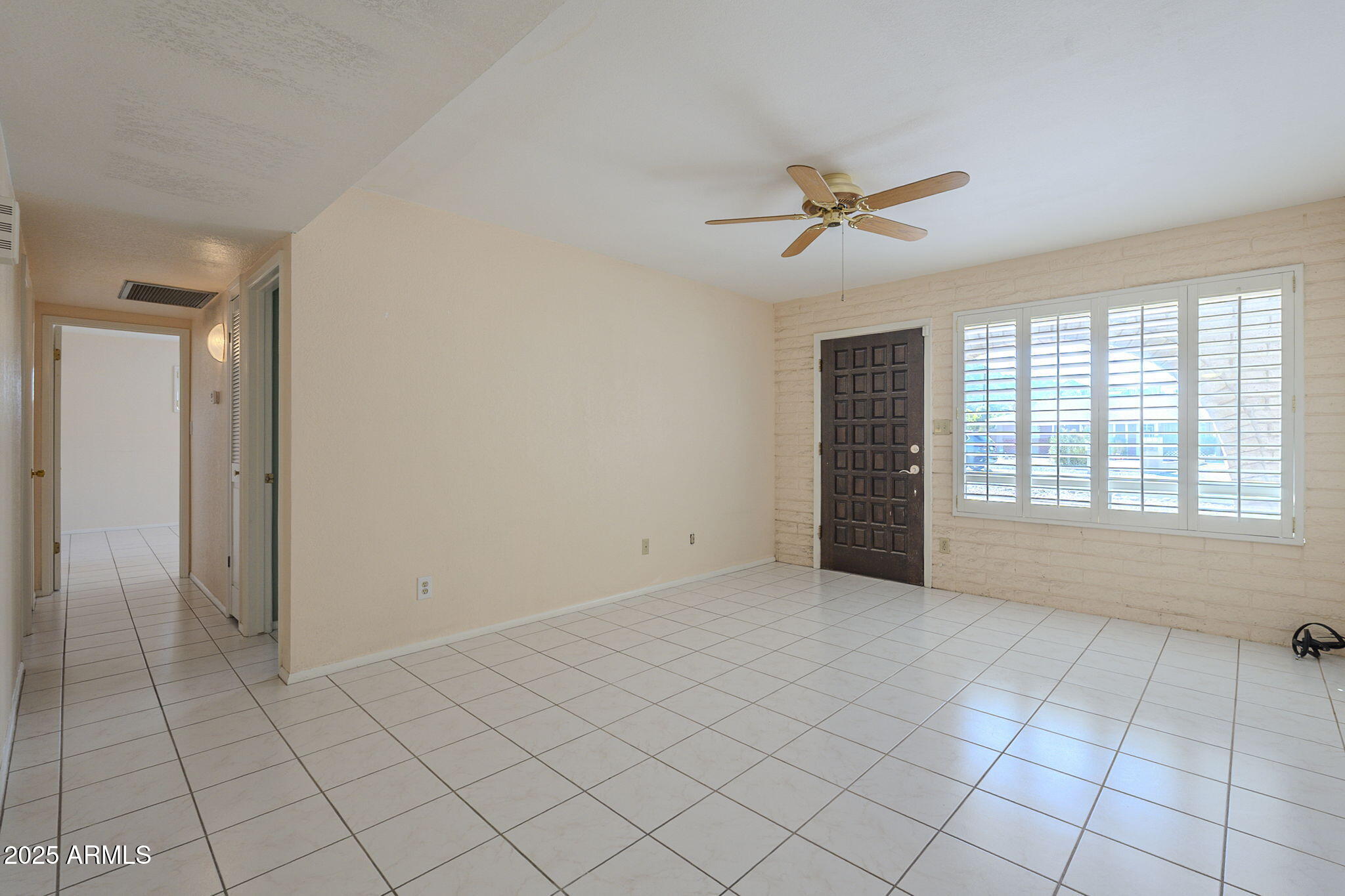 1530 E LOMA Lane