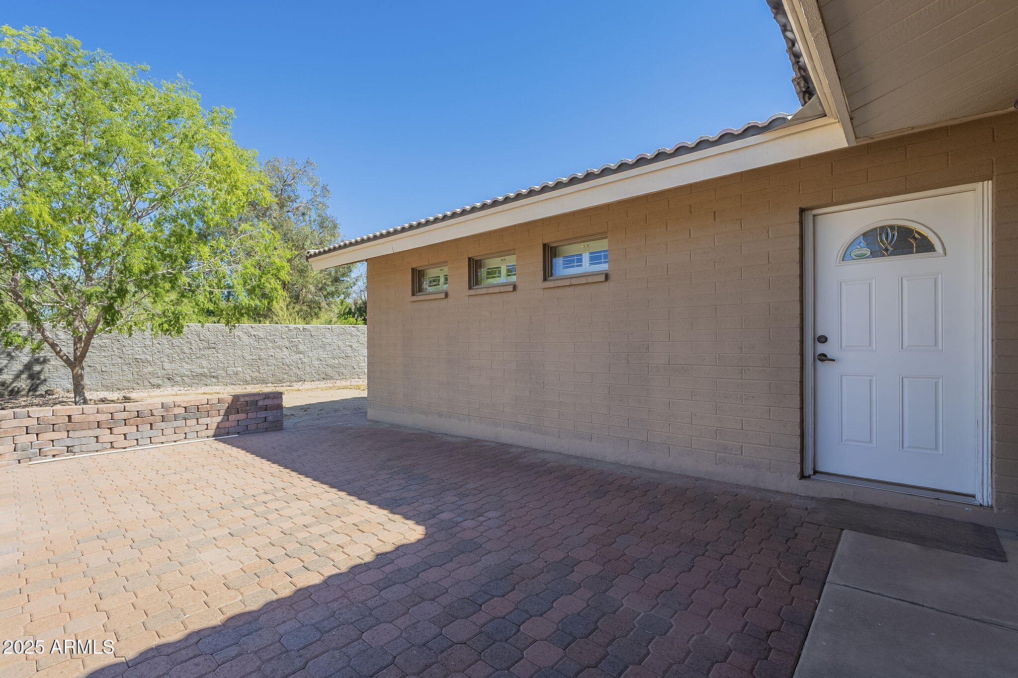 1530 E LOMA Lane