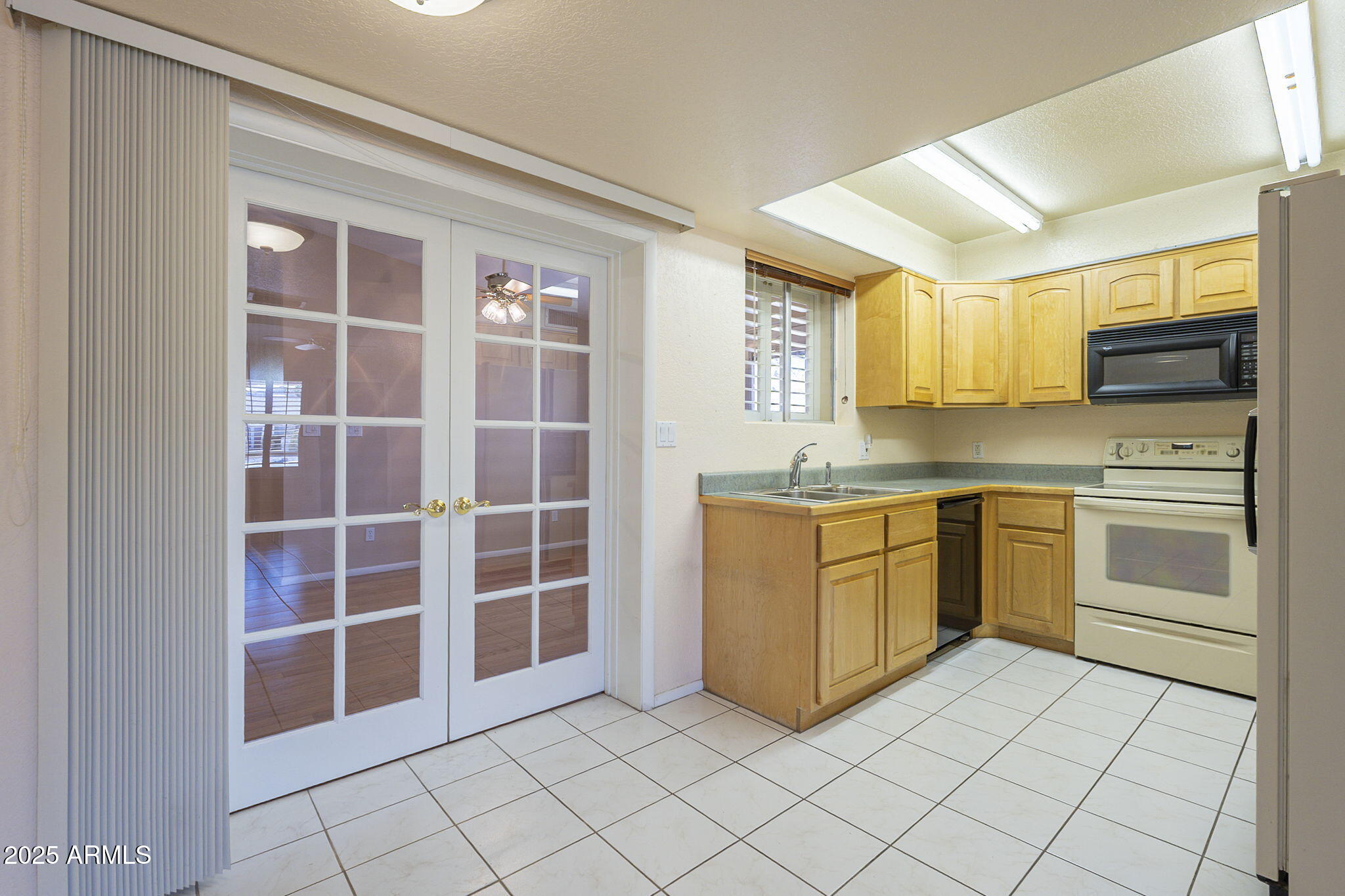 1530 E LOMA Lane