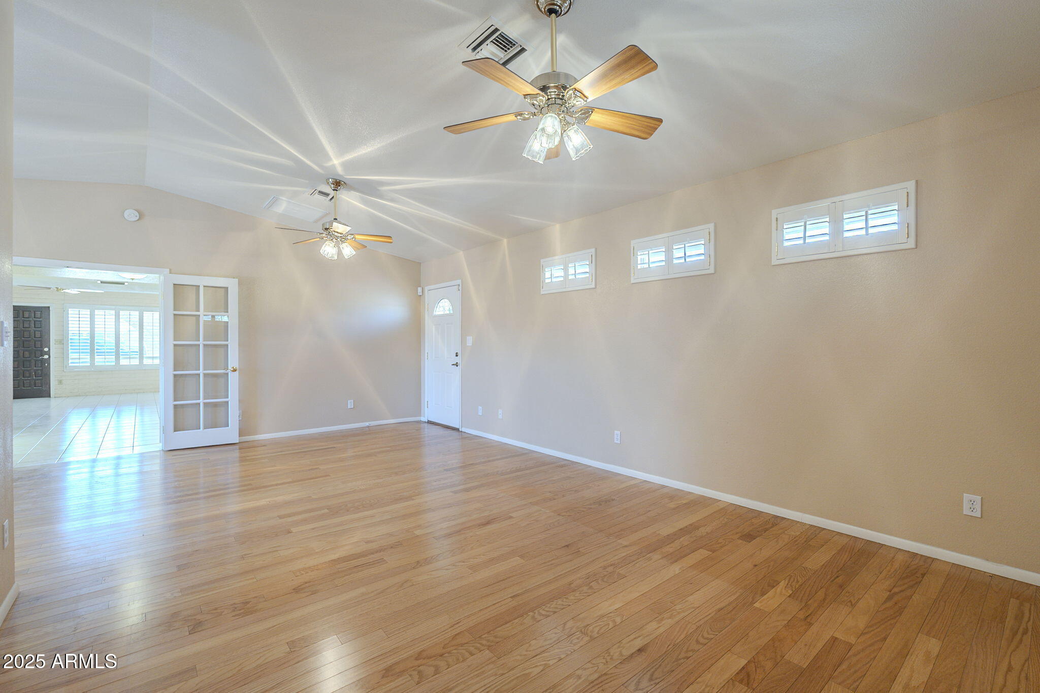 1530 E LOMA Lane