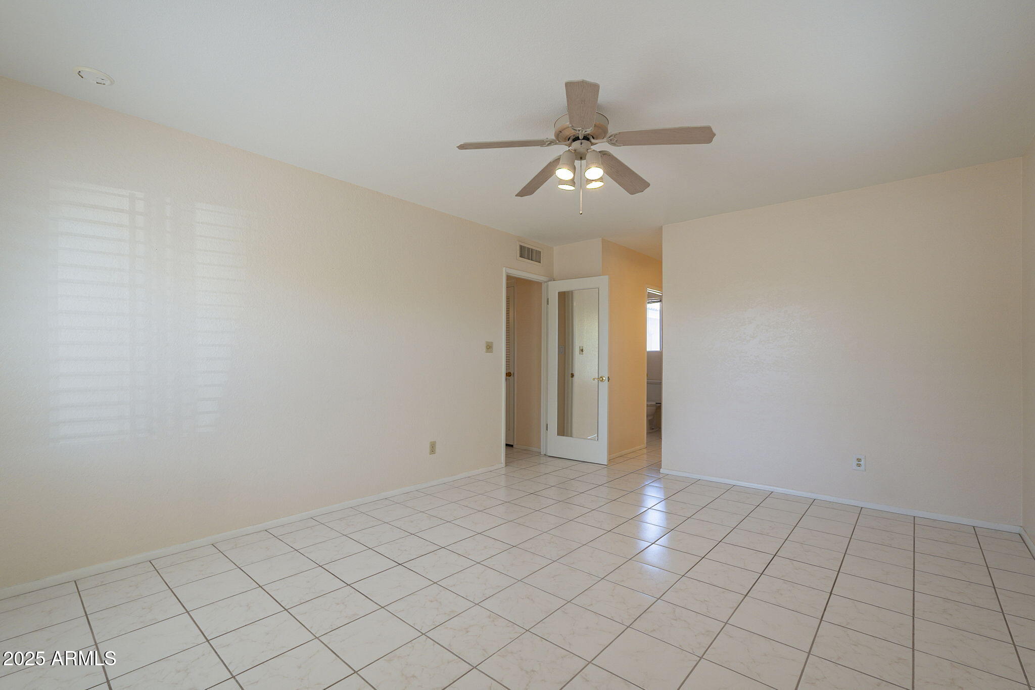 1530 E LOMA Lane