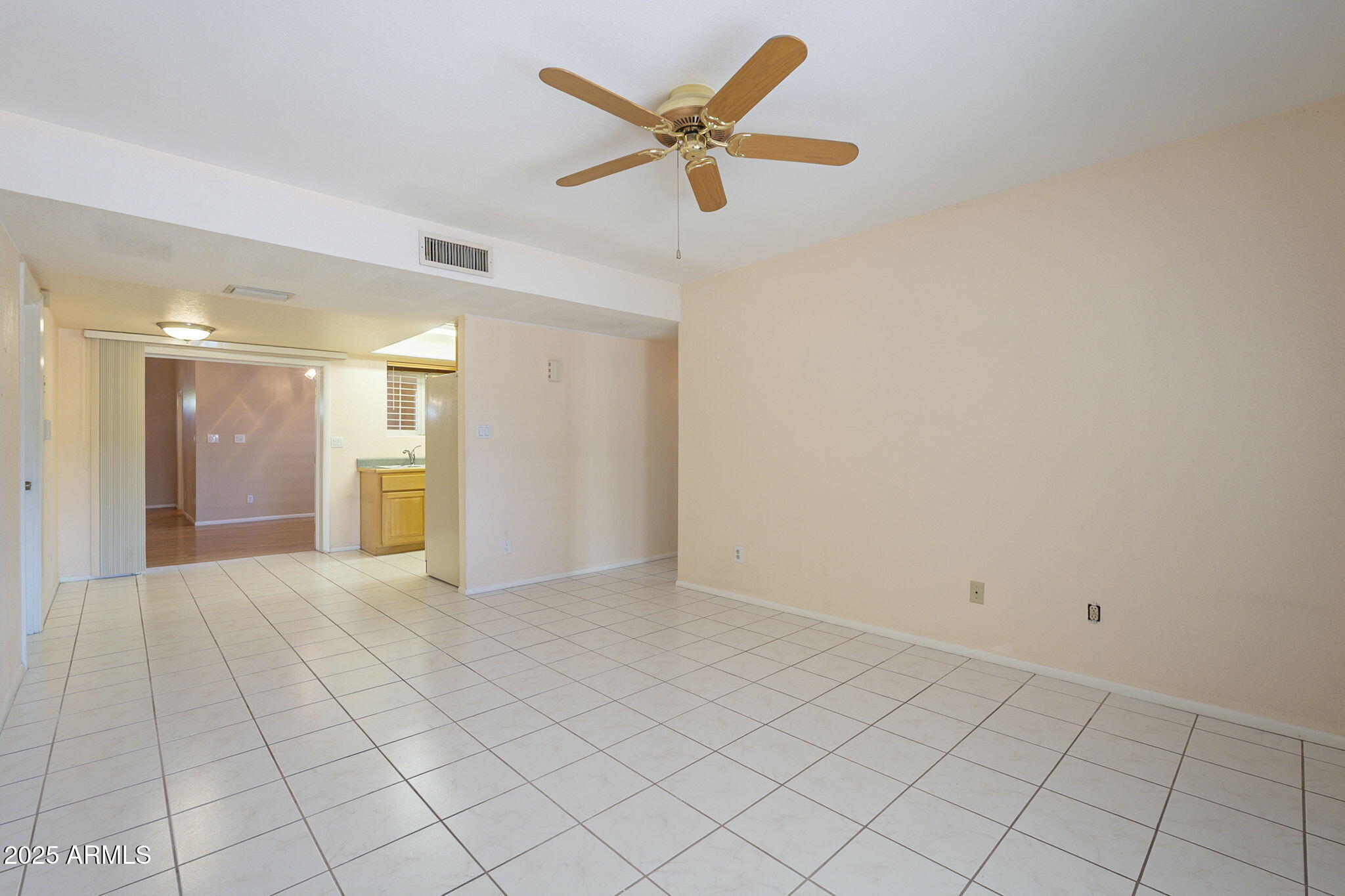 1530 E LOMA Lane